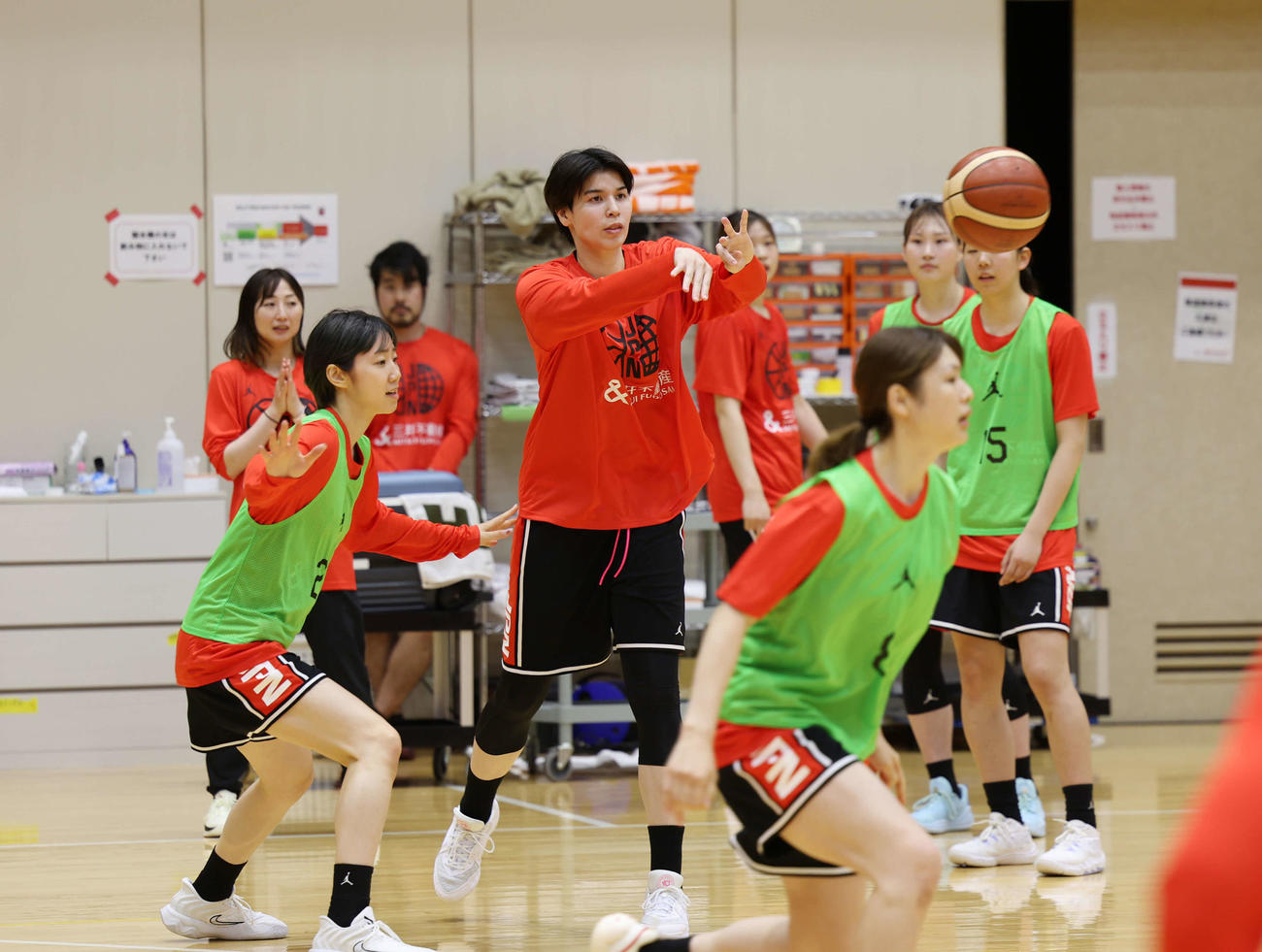 練習に臨む渡嘉敷（撮影・増田悦実）