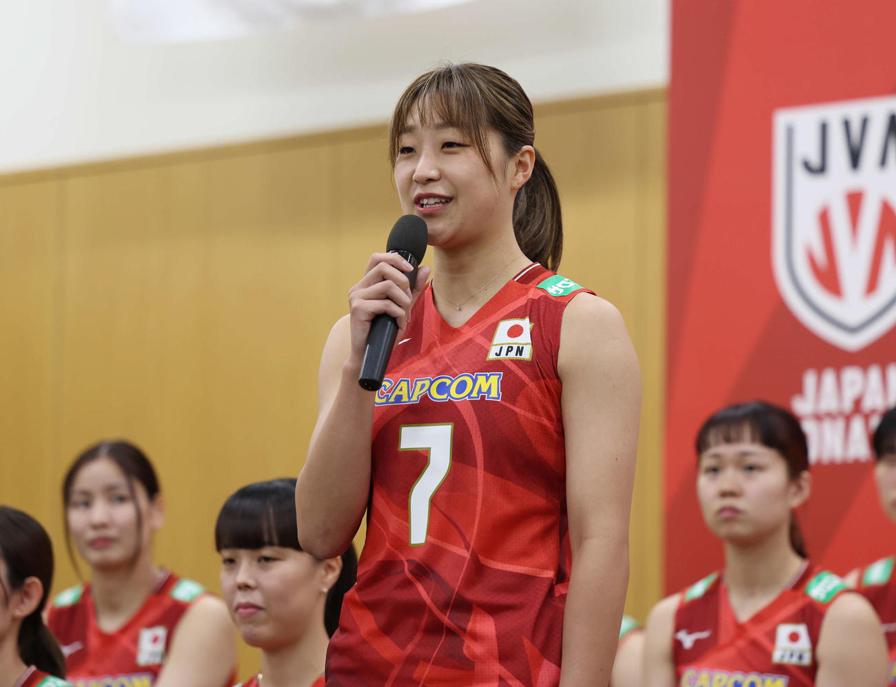 あいさつをする松井（撮影・増田悦実）