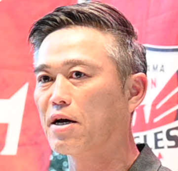 新シーズンへの意気込みを語る沢木監督（撮影・飯岡大暉）