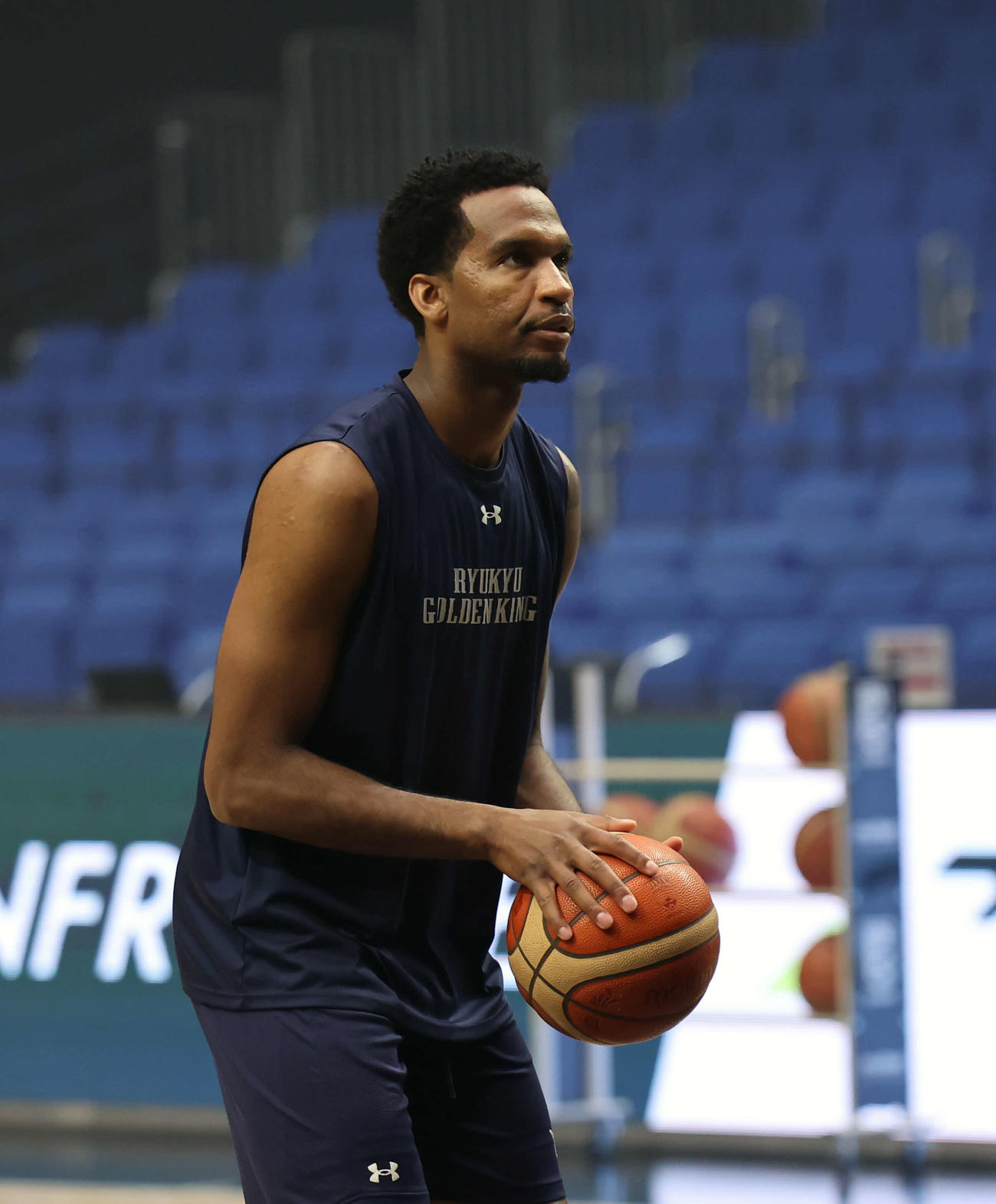 Bリーグ　ファイナル　宇都宮対琉球　琉球の前日公開練習でシュートを狙うロー（撮影・山本朝陽）