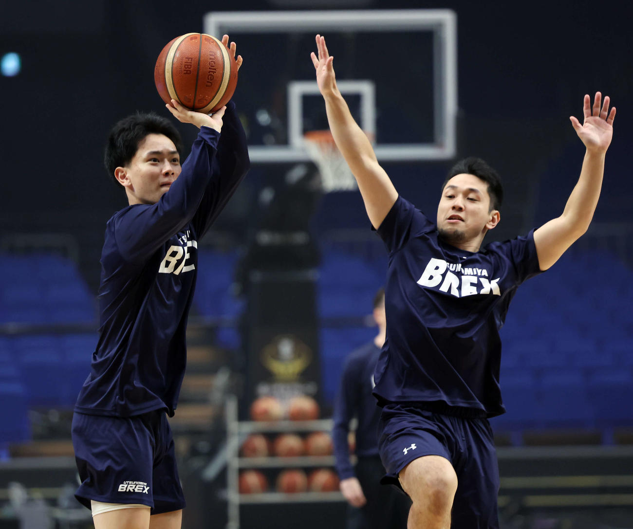 Bリーグ　ファイナル　宇都宮対琉球　宇都宮は前日練習の1対1で競い合う（撮影・山本朝陽）