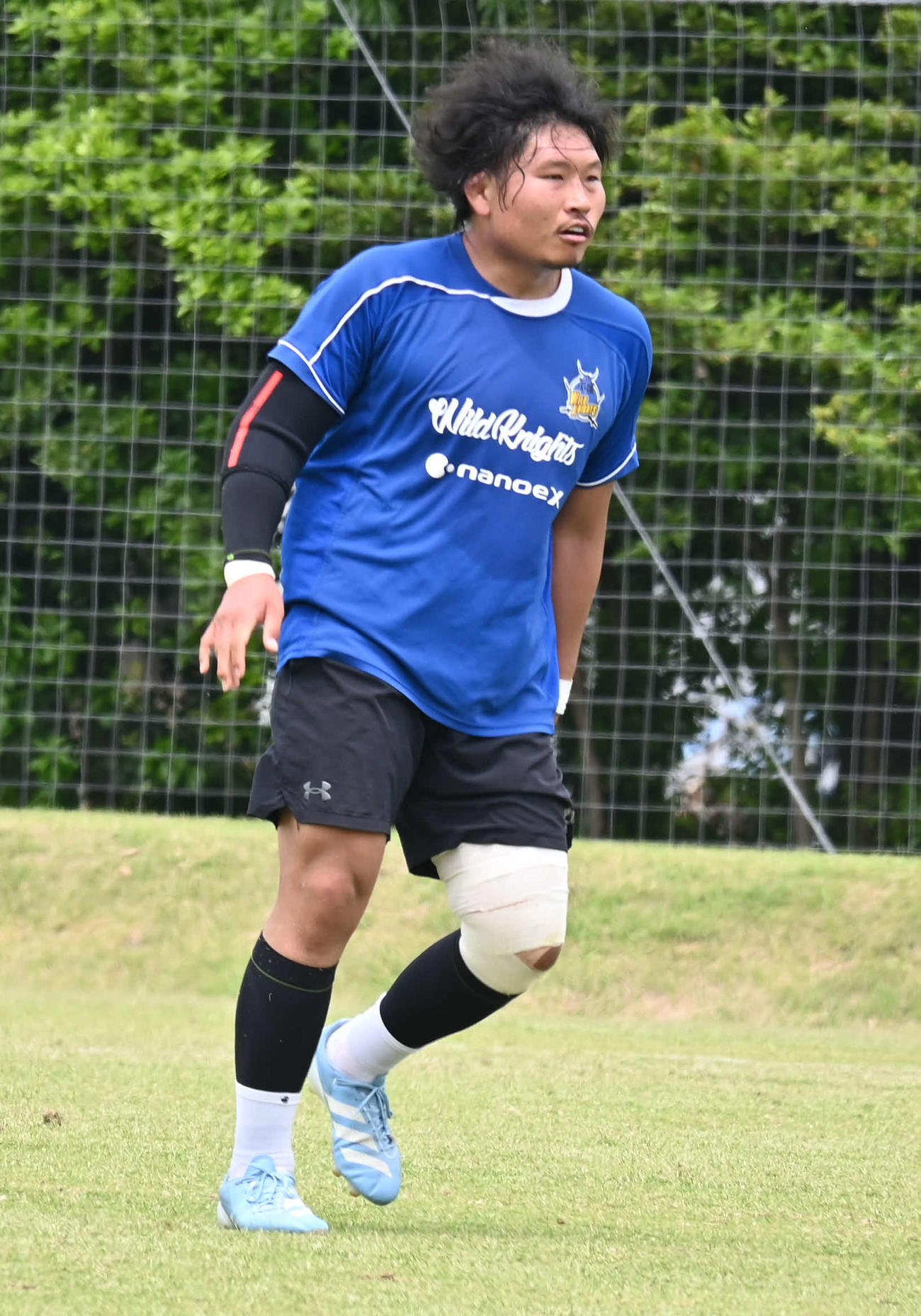準決勝へ調整する埼玉の稲垣啓太（撮影・飯岡大暉）