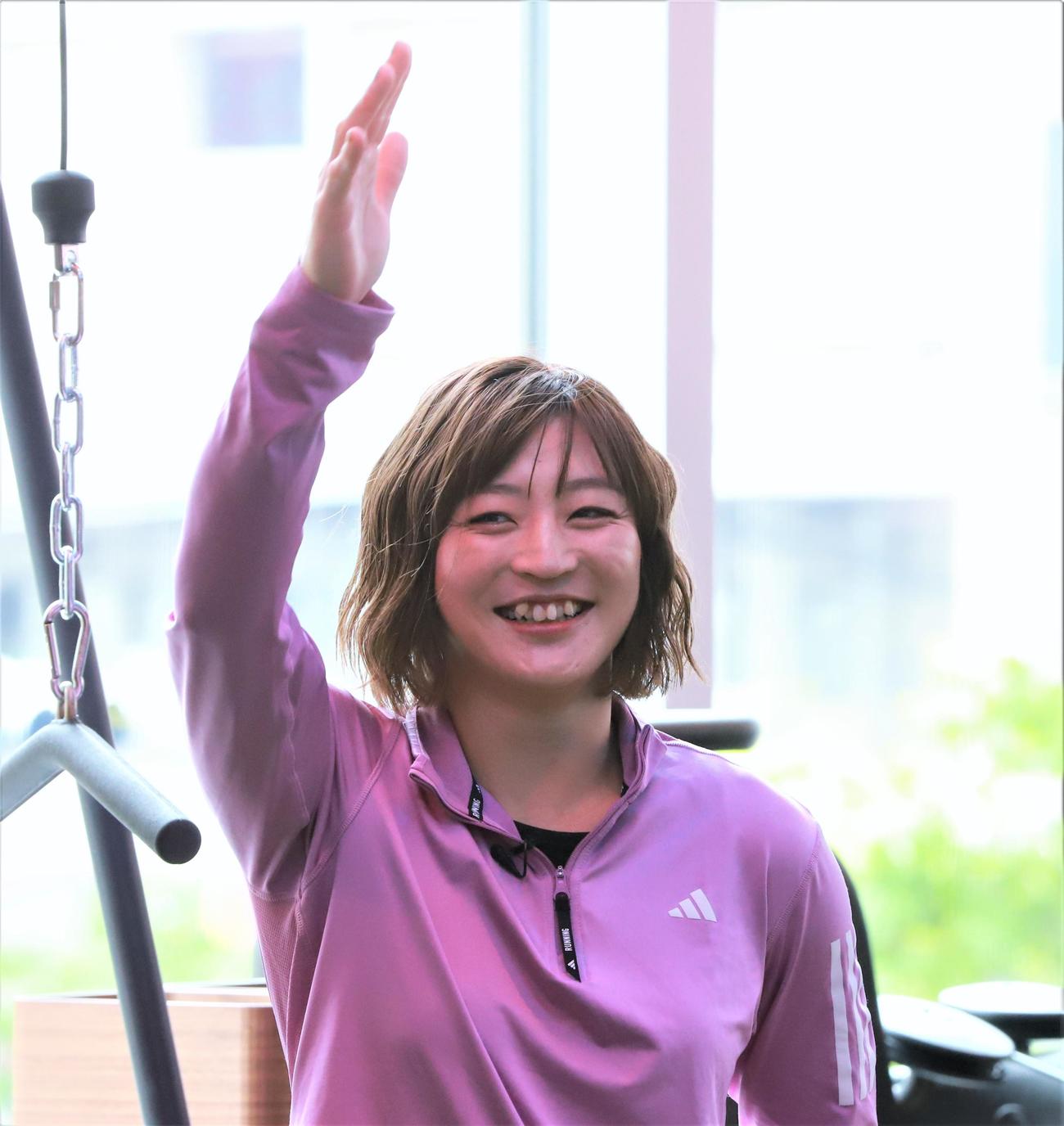 「URBAN FIT24　飯田橋駅前店」のオープニングセレモニーに登場した柔道女子の角田（撮影・藤塚大輔）