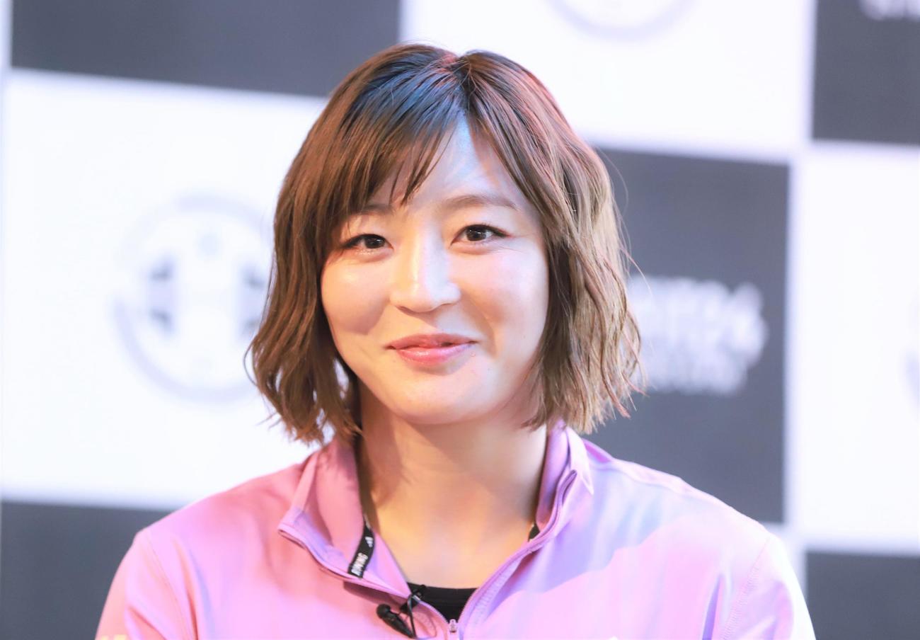 「URBAN FIT24　飯田橋駅前店」のオープニングセレモニーに登場した柔道女子の角田（撮影・藤塚大輔）