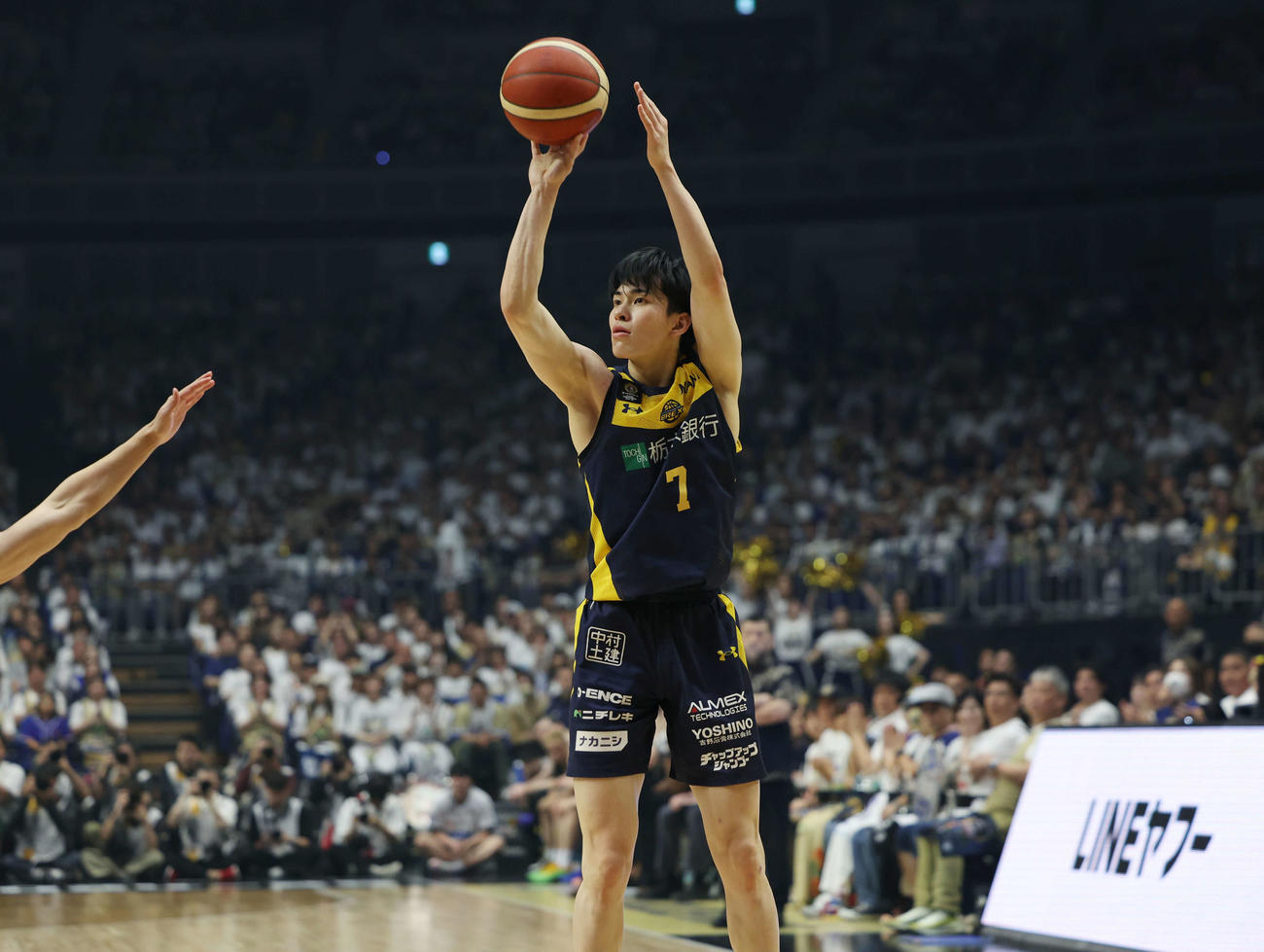 宇都宮対琉球　第2Q、3Pを放つ宇都宮小川（撮影・増田悦実）