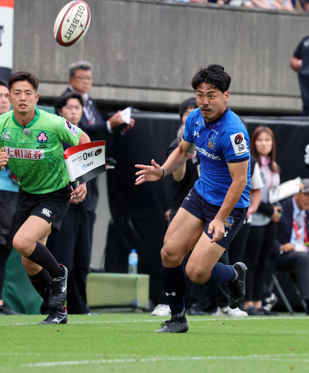 埼玉対東京ベイ　後半　埼玉の竹山は突破を試みる（撮影・山本朝陽）