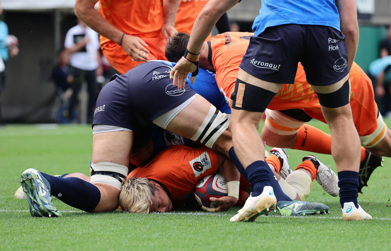 埼玉対東京ベイ　前半　両チームの攻防（撮影・山本朝陽）