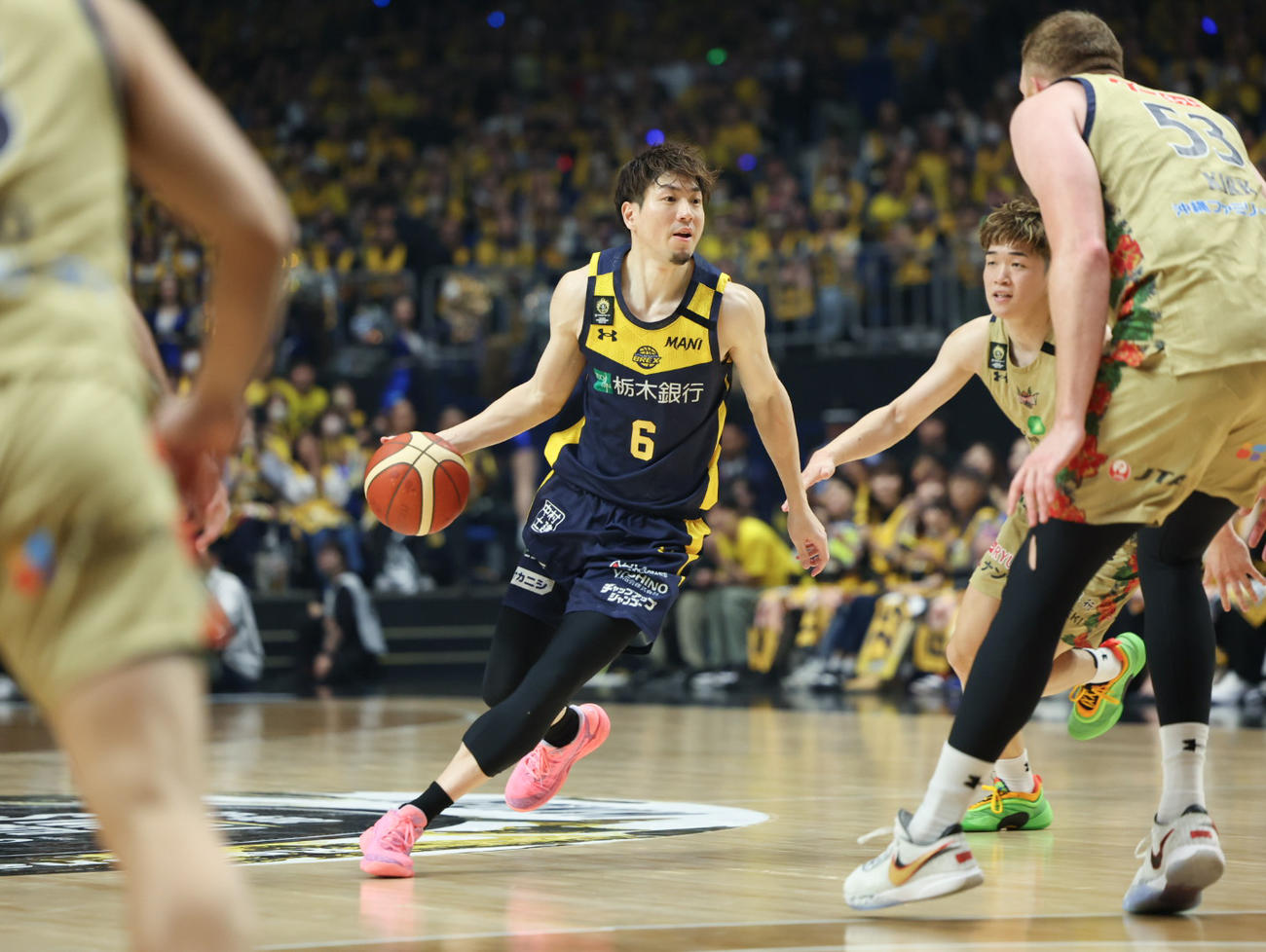 宇都宮対琉球第3Q、ドライブを狙う宇都宮比江島（撮影・増田悦実）