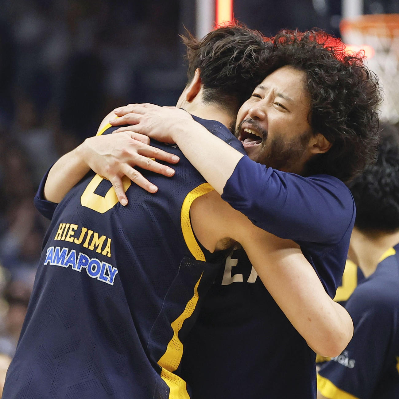 Bリーグで優勝し、喜ぶ宇都宮田臥（共同）