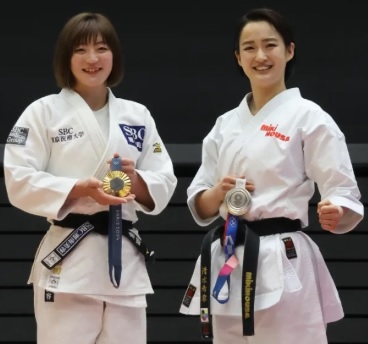 角田夏実と清水希容さん（右）（清水希容さんのインスタグラムから）