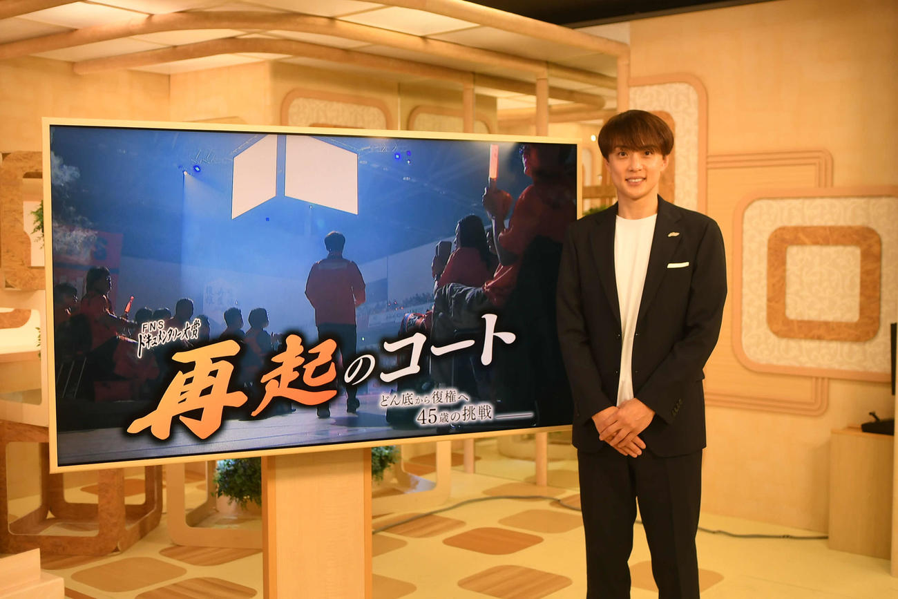 番組名を前にPRする五十嵐