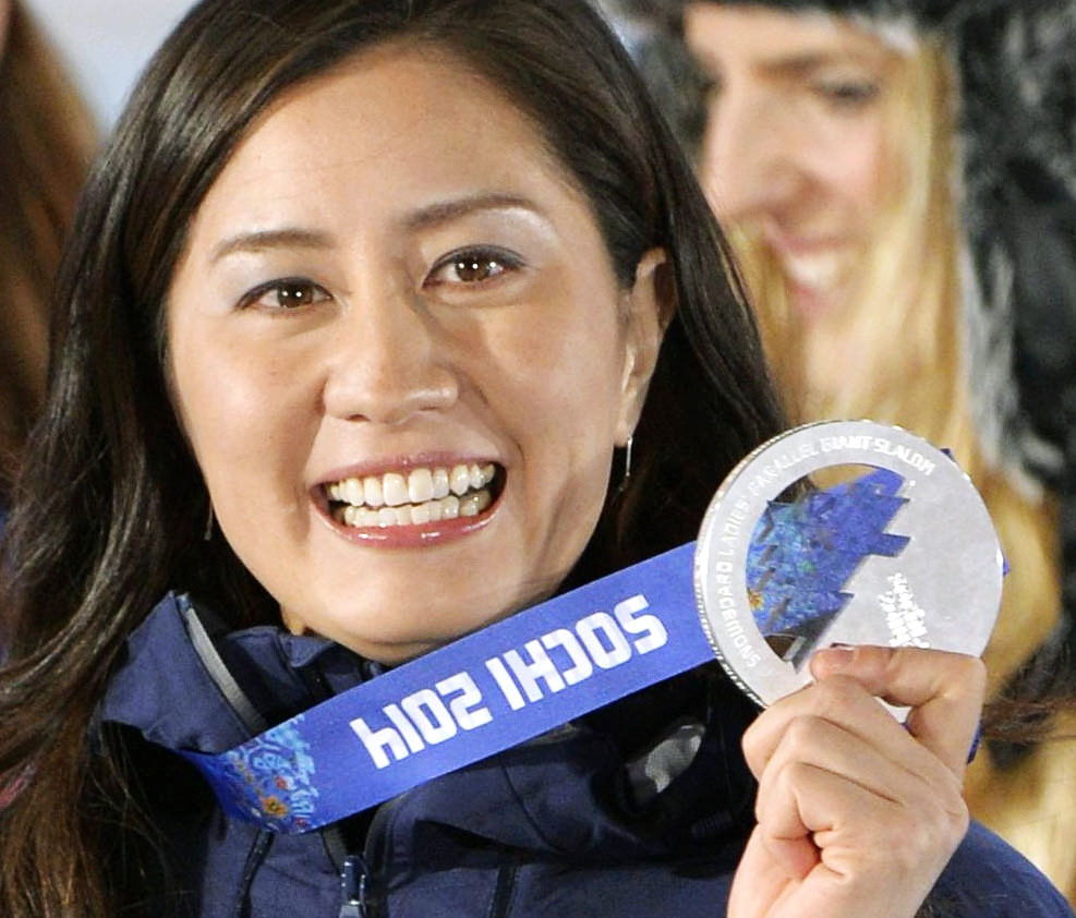 ソチ冬季五輪のスノーボード女子パラレル大回転で銀メダルを獲得した竹内智香＝2014年2月（共同）