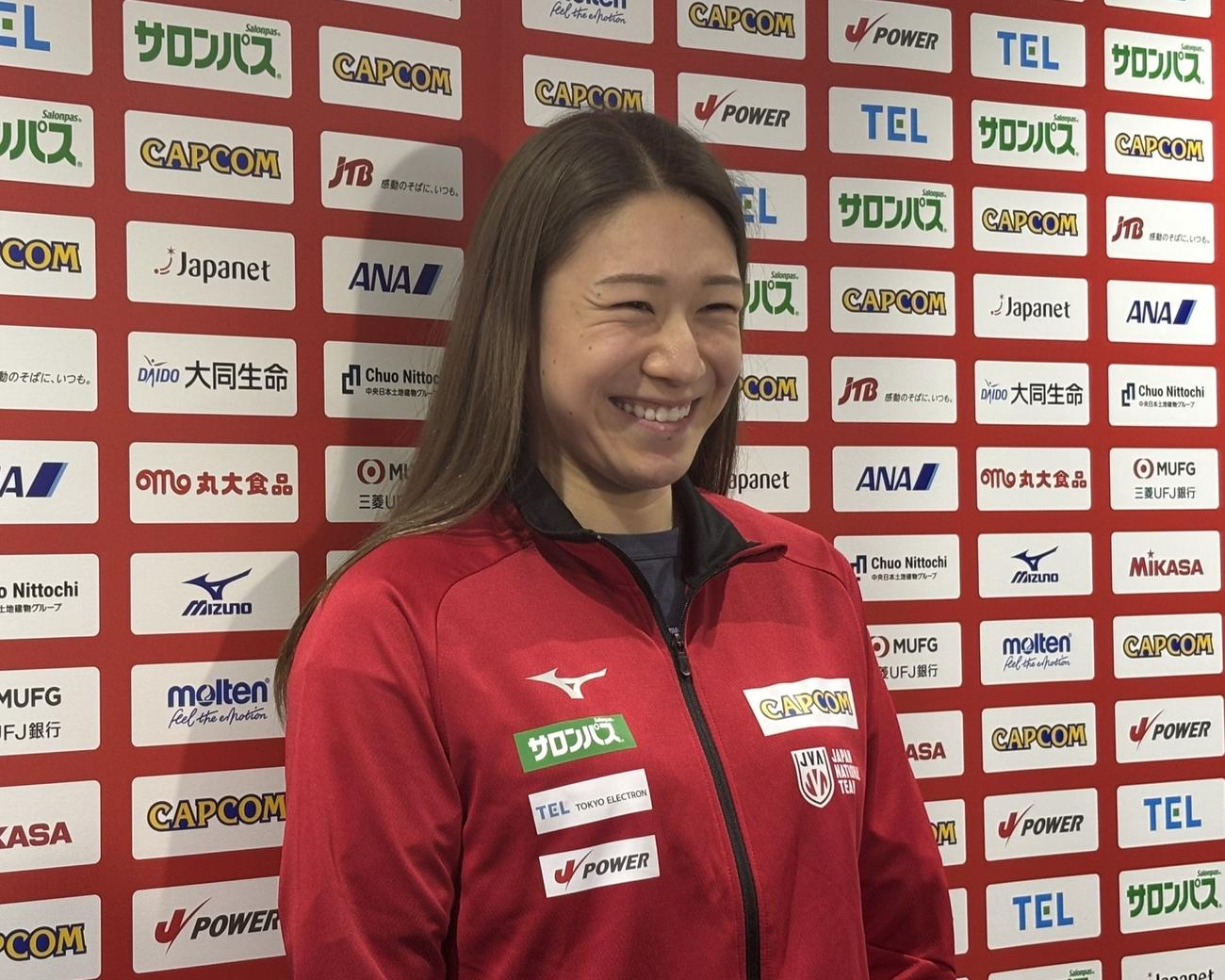 笑顔を見せる石川真佑（撮影・勝部晃多）