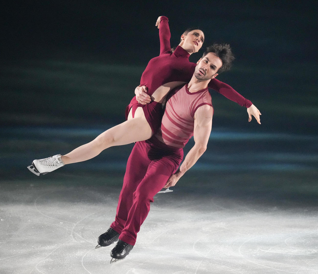 「ファンタジー・オン・アイス2025」で観客を魅了するシゼロン（右）とフルニエボードリー（撮影・鈴木みどり）