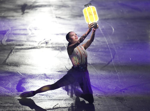 「ファンタジー・オン・アイス2025」で観客を魅了するザギトワ（撮影・鈴木みどり）