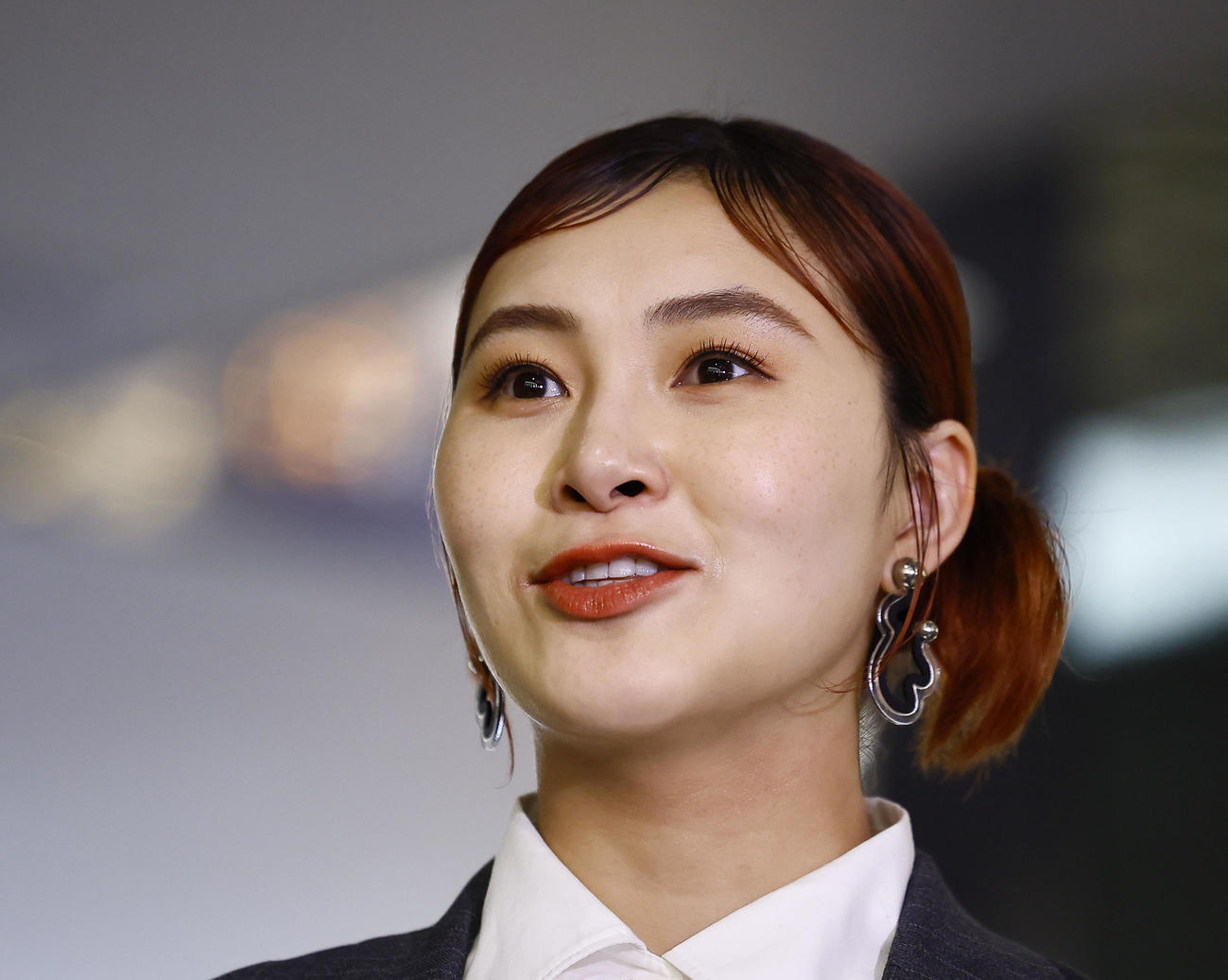 IGアリーナ開業式典に出席し、取材に応じるフィギュアスケーターの村上佳菜子（撮影・藤尾明華）