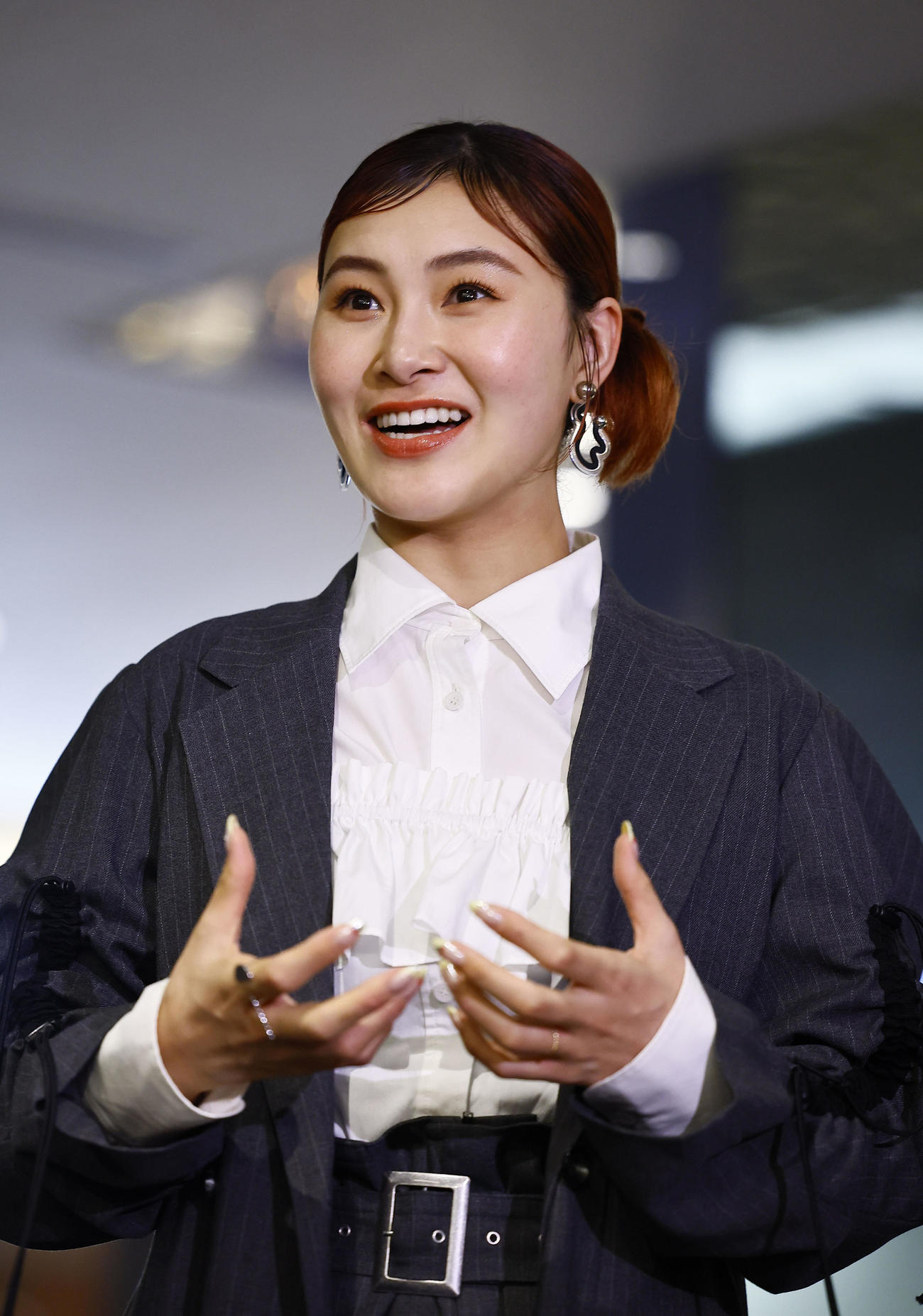 IGアリーナ開業式典に出席し、取材に応じるフィギュアスケーターの村上佳菜子（撮影・藤尾明華）