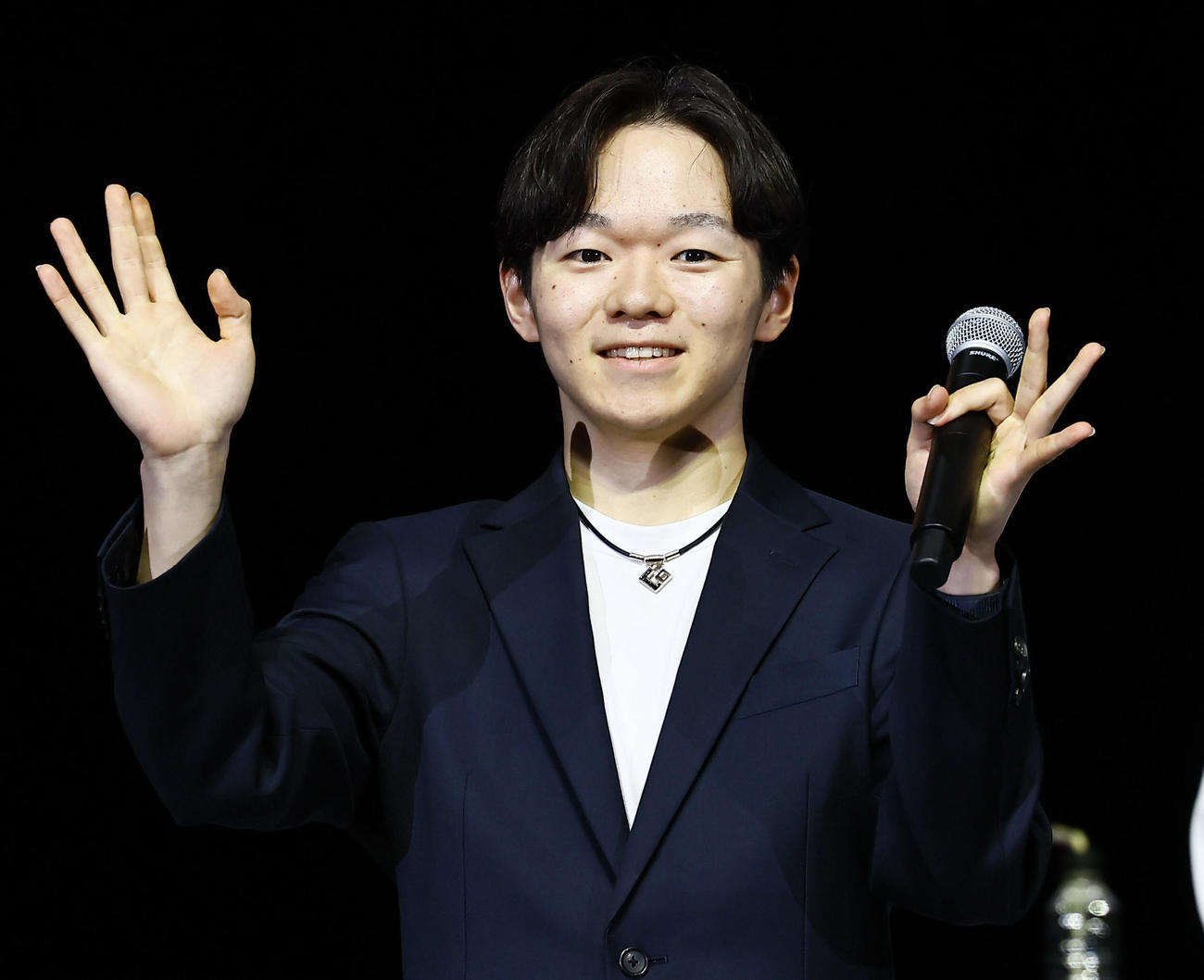 「IGアリーナ」開業式典でトークショーに登場したフィギュアの鍵山優真（撮影・藤尾明華）