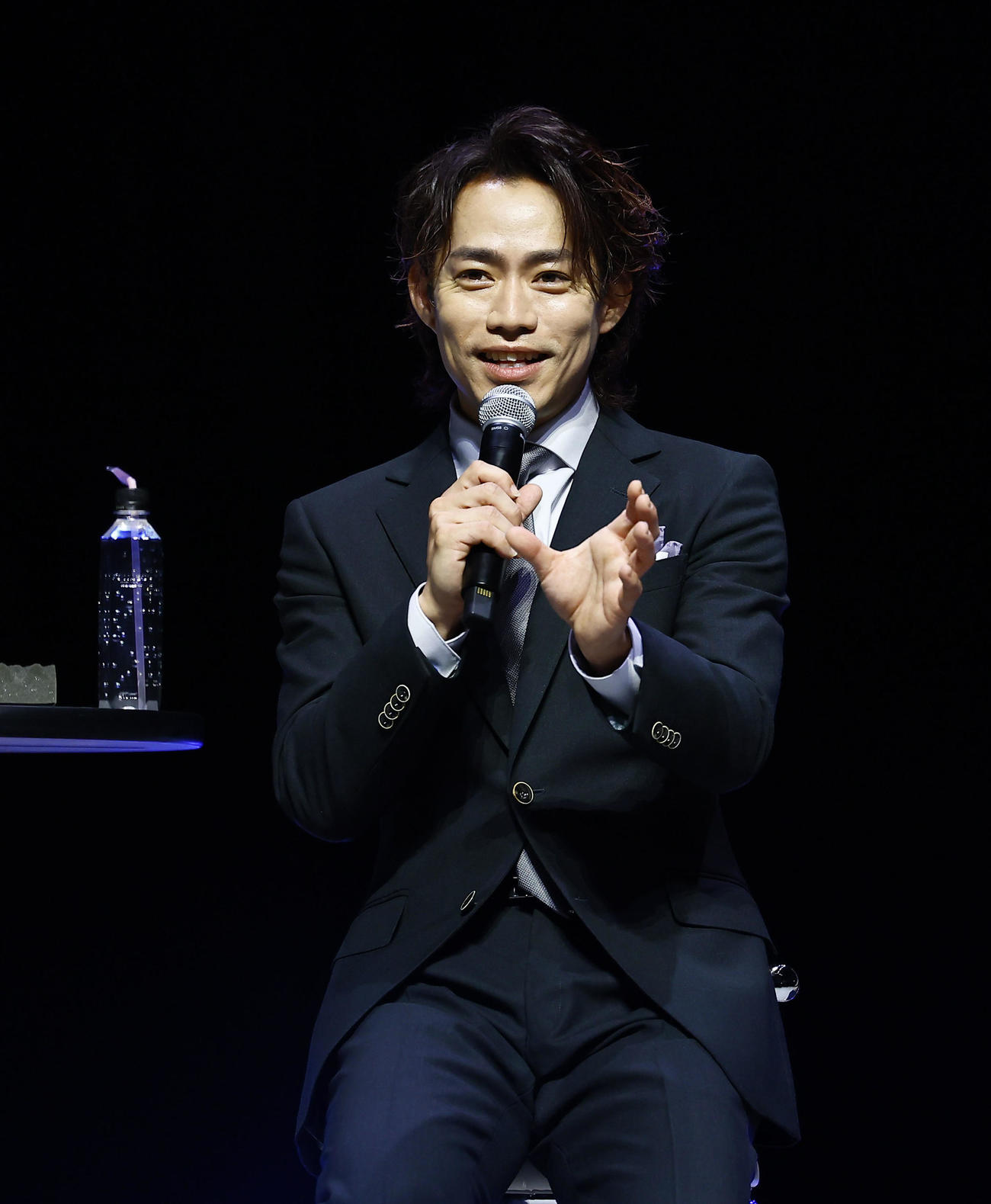 「IGアリーナ」開業式典でトークショーを行うプロフィギュアスケーターの高橋大輔（撮影・藤尾明華）