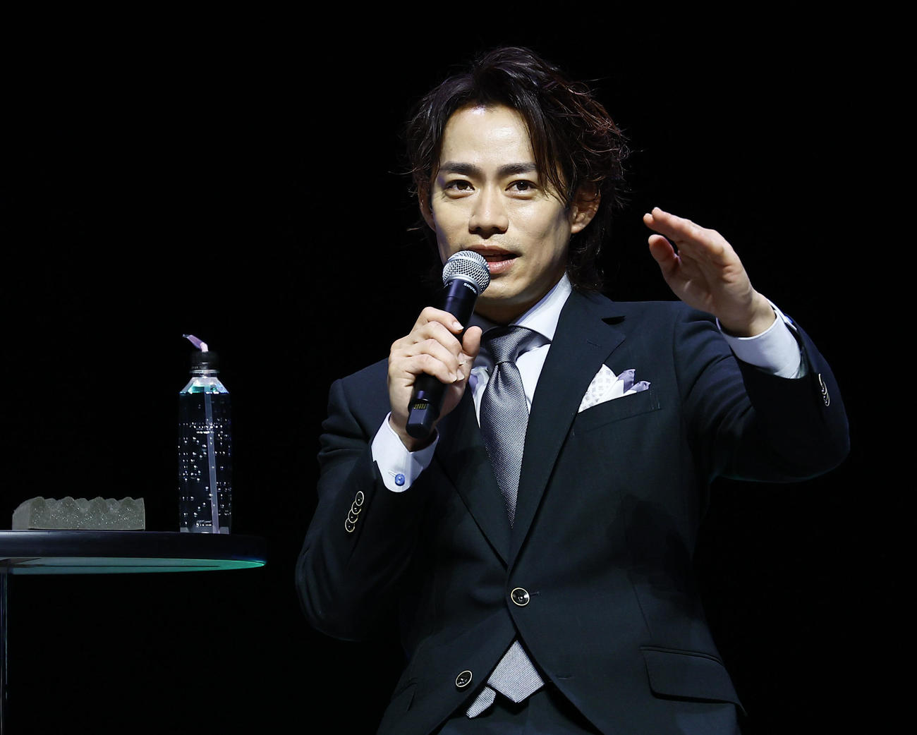 「IGアリーナ」開業式典でトークショーを行うプロフィギュアスケーターの高橋大輔（撮影・藤尾明華）