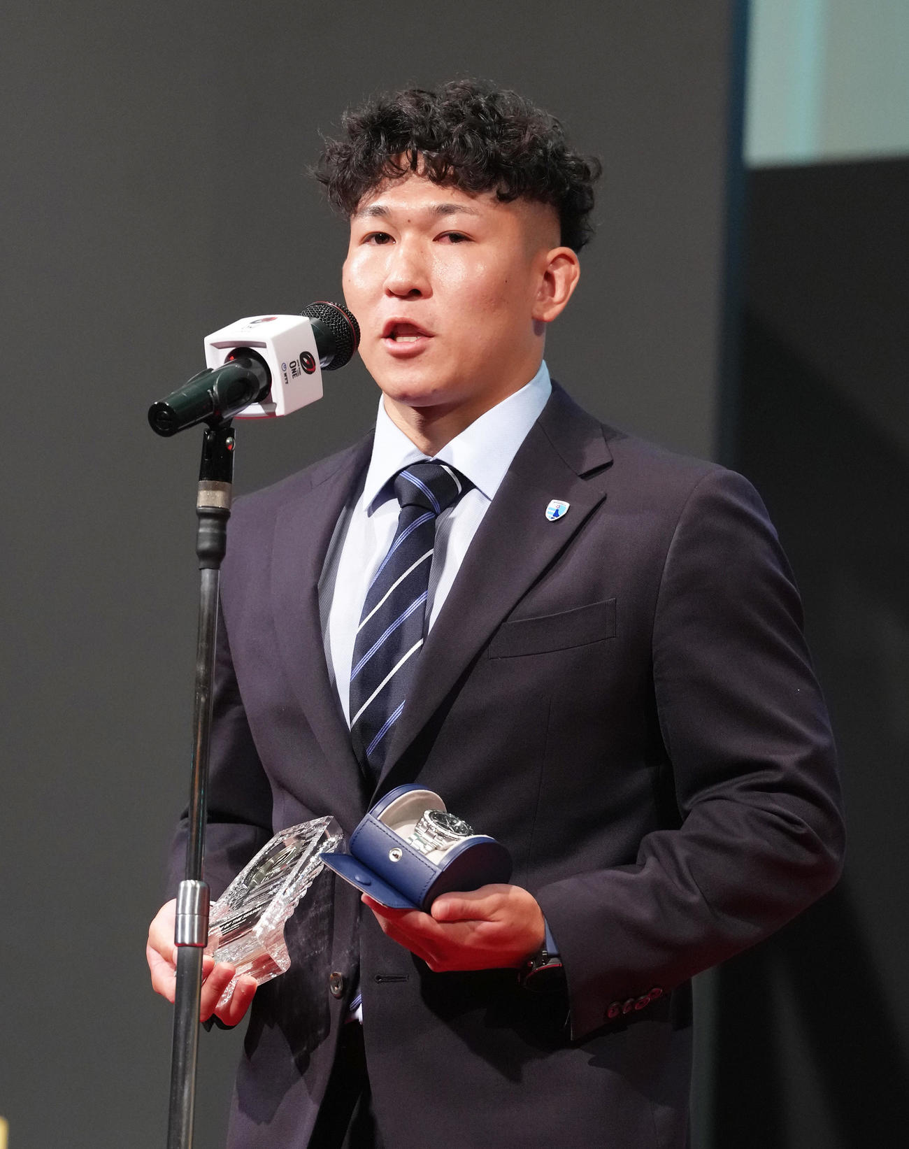新人賞を受賞し、喜びを語る静岡北村（撮影・足立雅史）