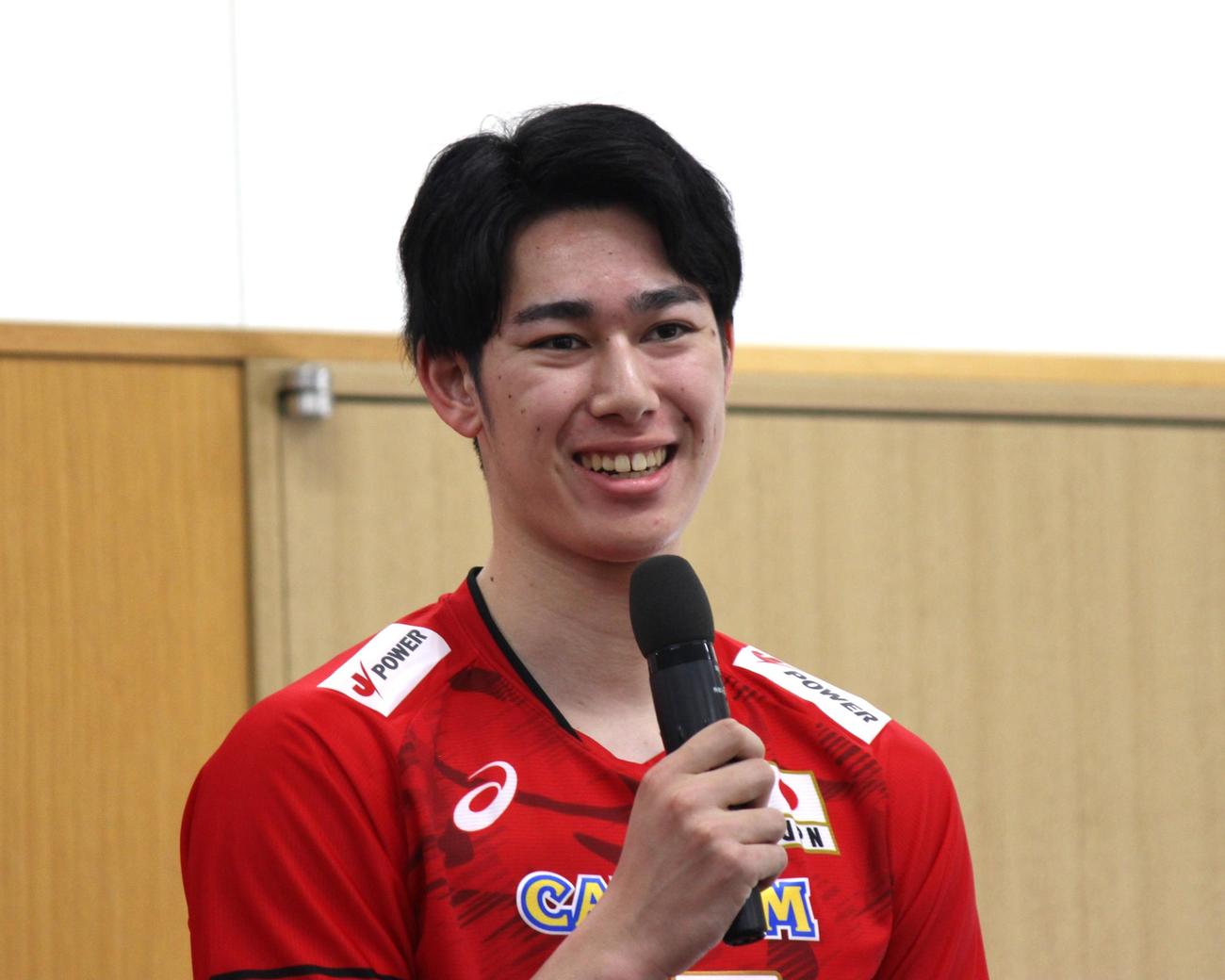 キックオフ会見に出席したバレーボール男子日本代表の甲斐優斗（撮影・勝部晃多）