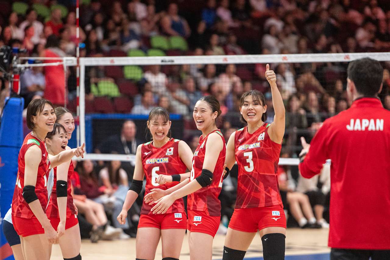 得点を喜ぶ女子日本代表（C）FIVB　　　　　　　　　　　　　　　　　　　　　　　　　　　　　