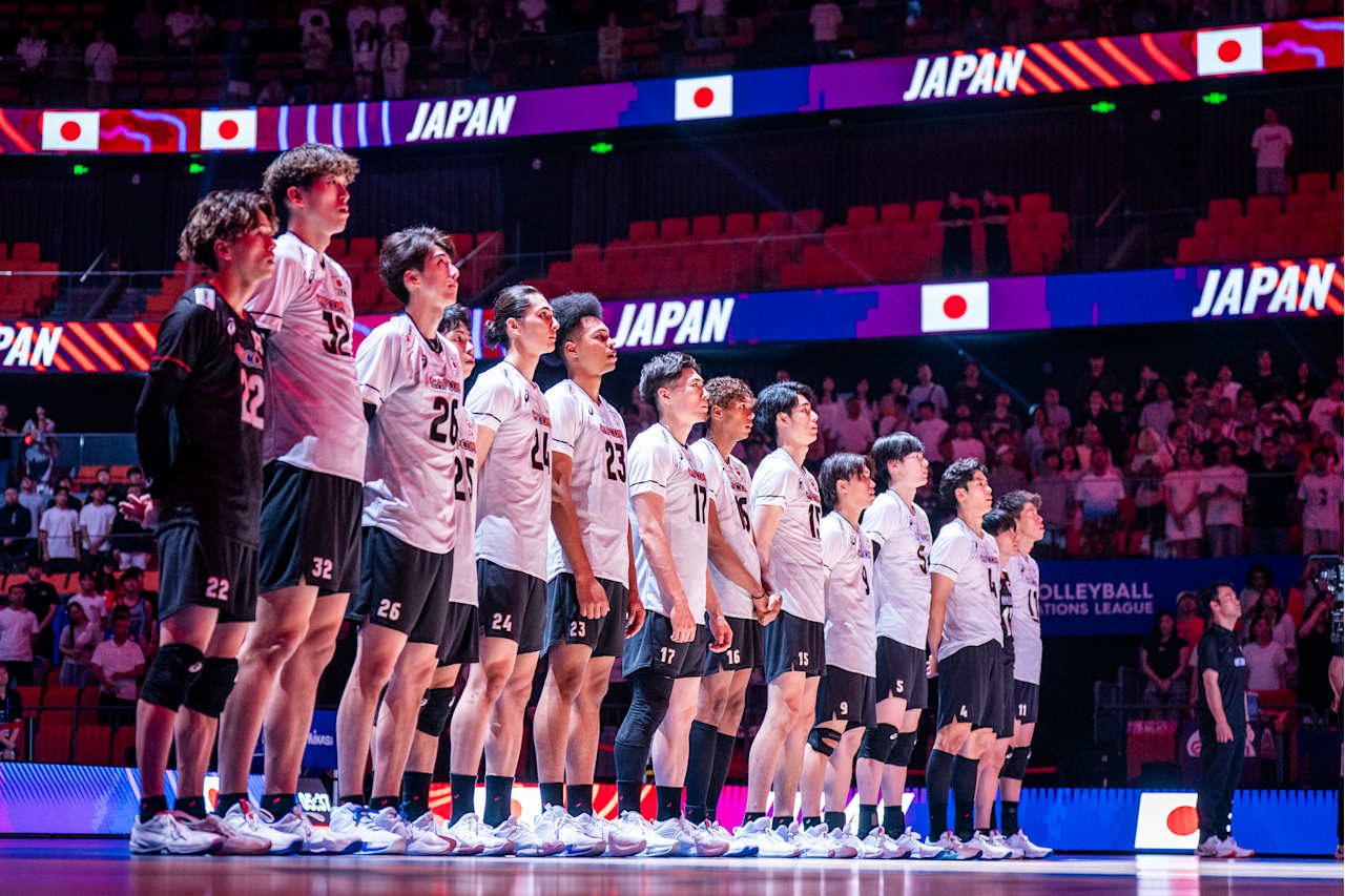 整列する男子日本代表（C）FIVB　　　　　　　　　　　　　　　　　　　　