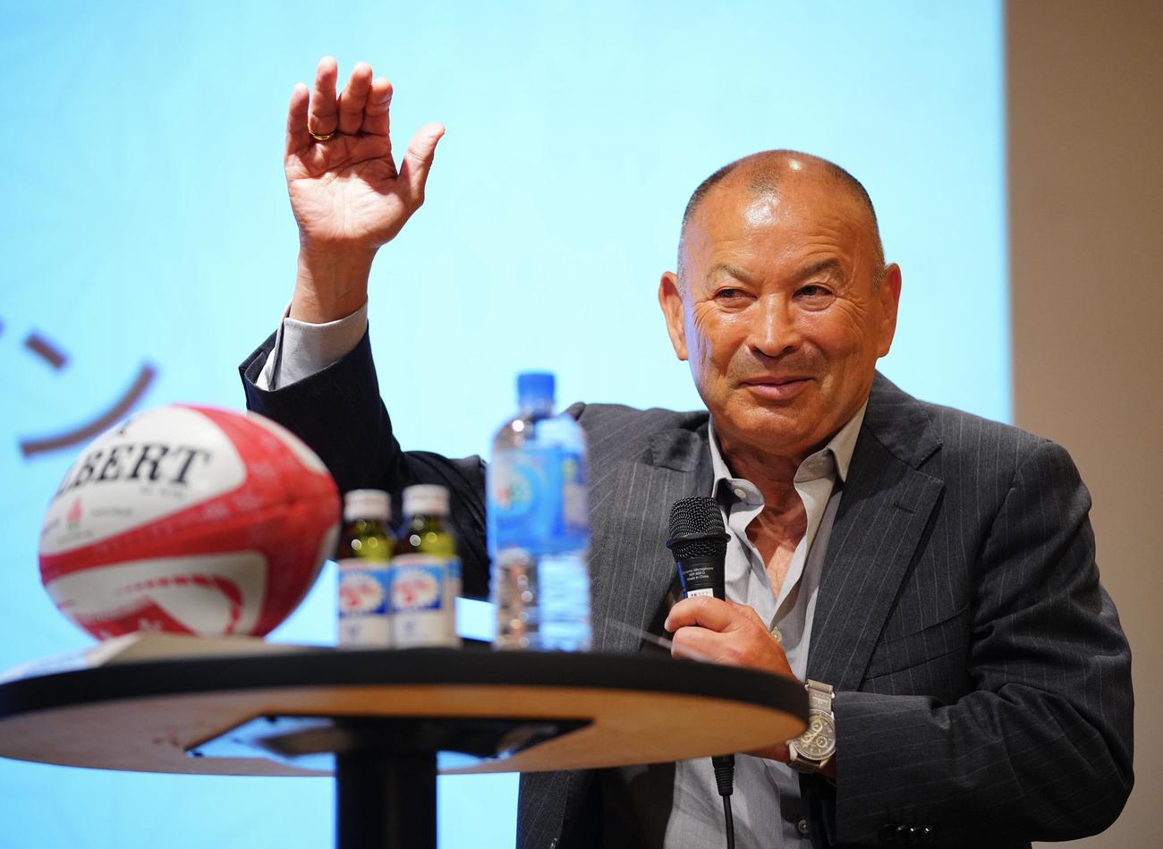 ラグビー日本代表2025シーズン開幕前記者会見で話すエディー・ジョーンズHC（撮影・垰建太）
