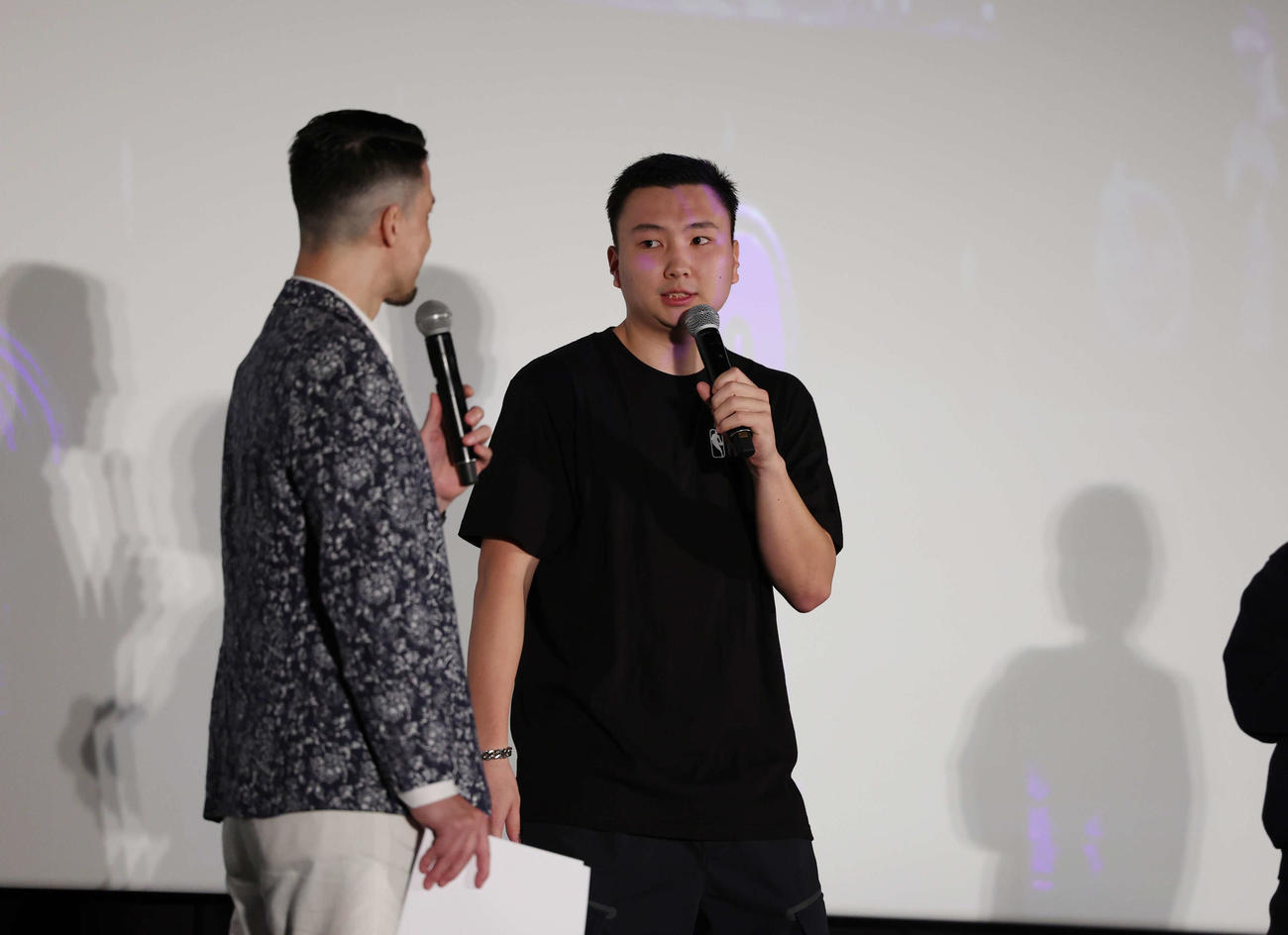 NBAファイナルパブリックビューイングin東京に登壇した富永（右）（撮影・増田悦実）
