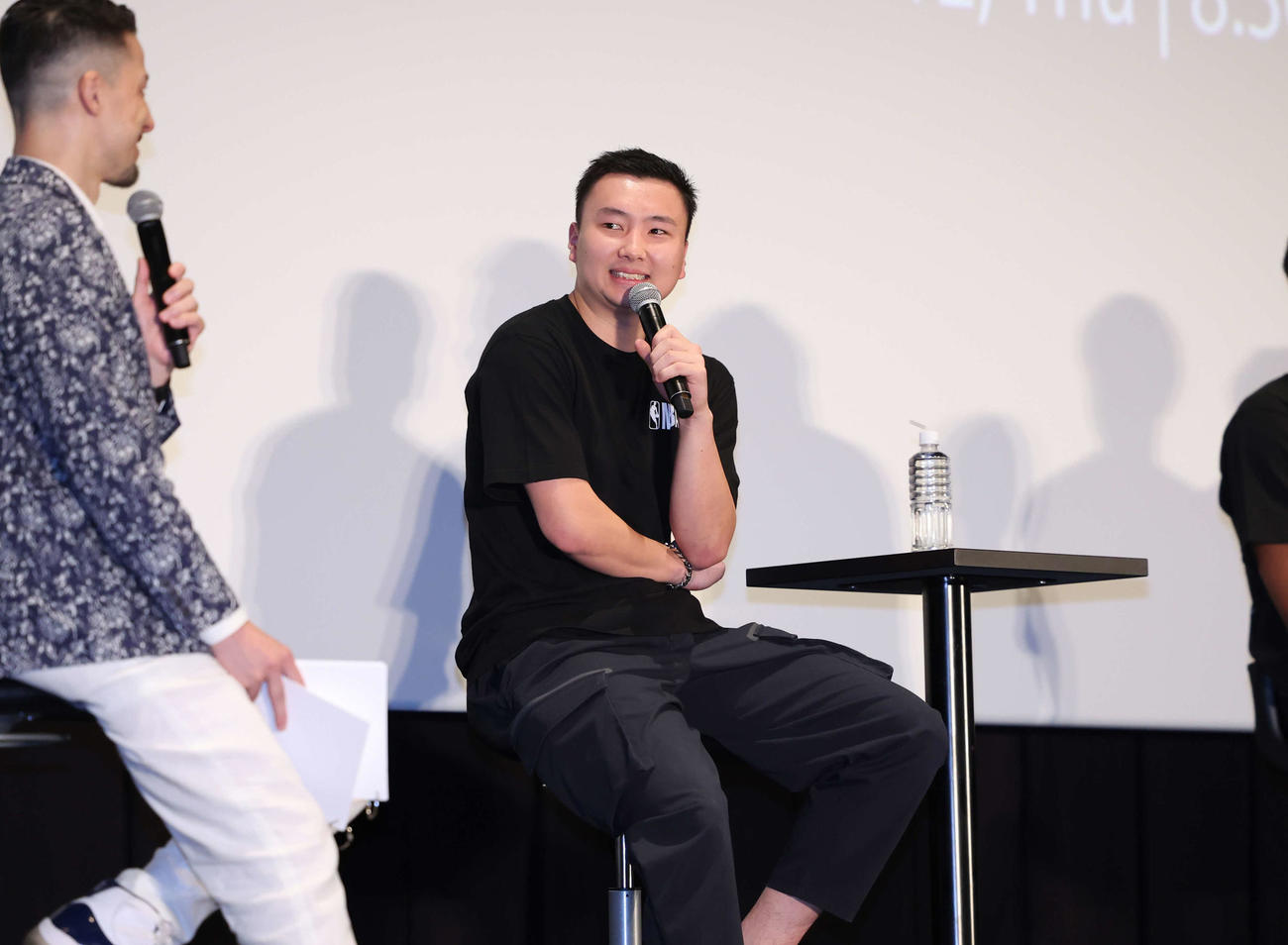 登壇し、試合について語る富永（撮影・増田悦実）