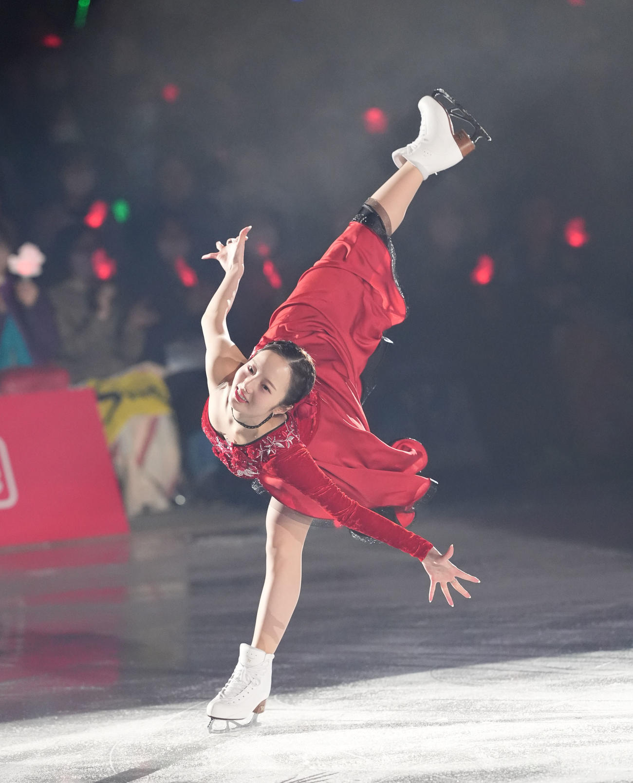 本田真凜さんは華麗な演技を披露し観客を魅了する（撮影・森本幸一）
