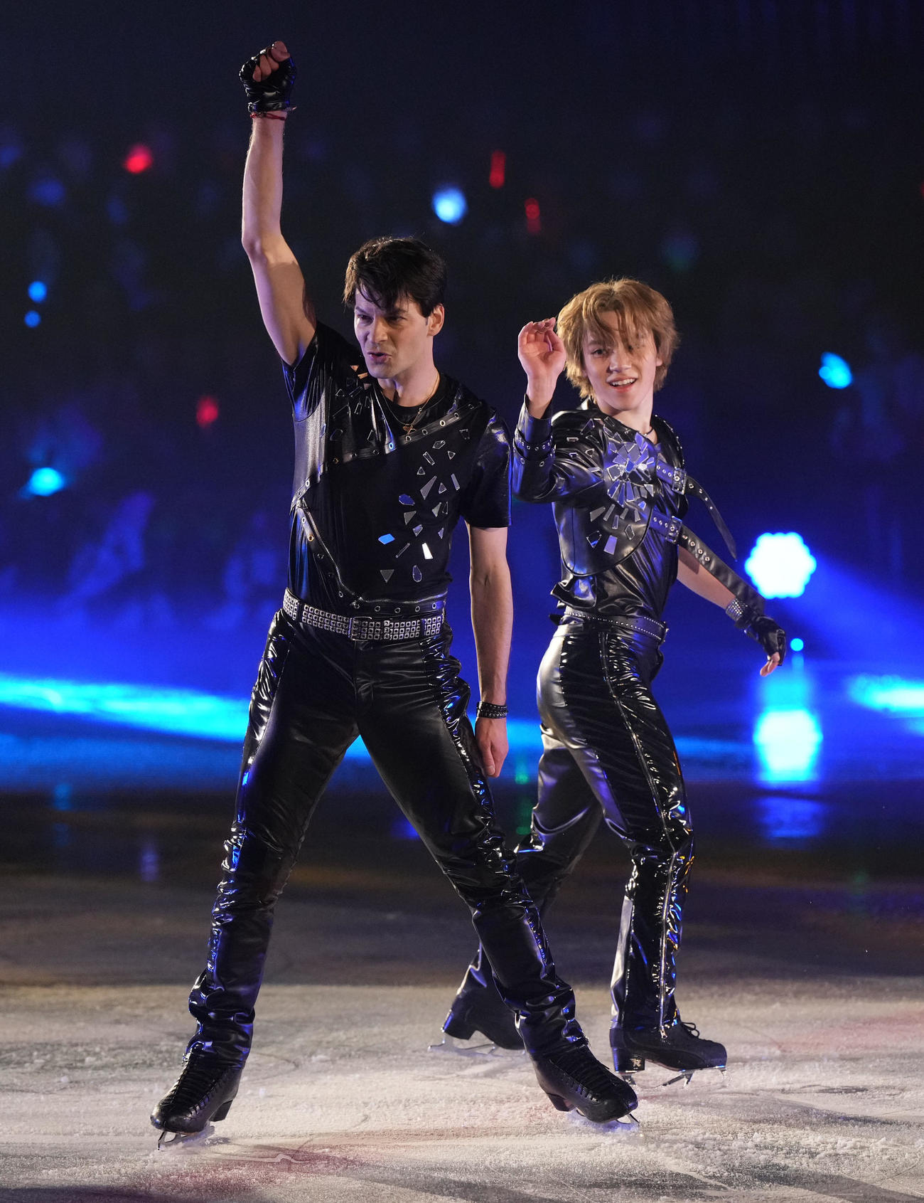 華麗な演技を披露するステファン・ランビエルさん（左）右は宇野昌磨さん（撮影・森本幸一）