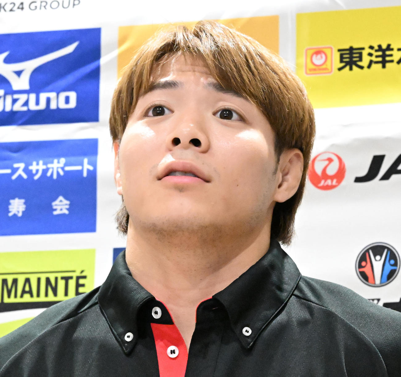 世界選手権を終え、帰国後の取材対応する阿部一二三（撮影・千葉一成）