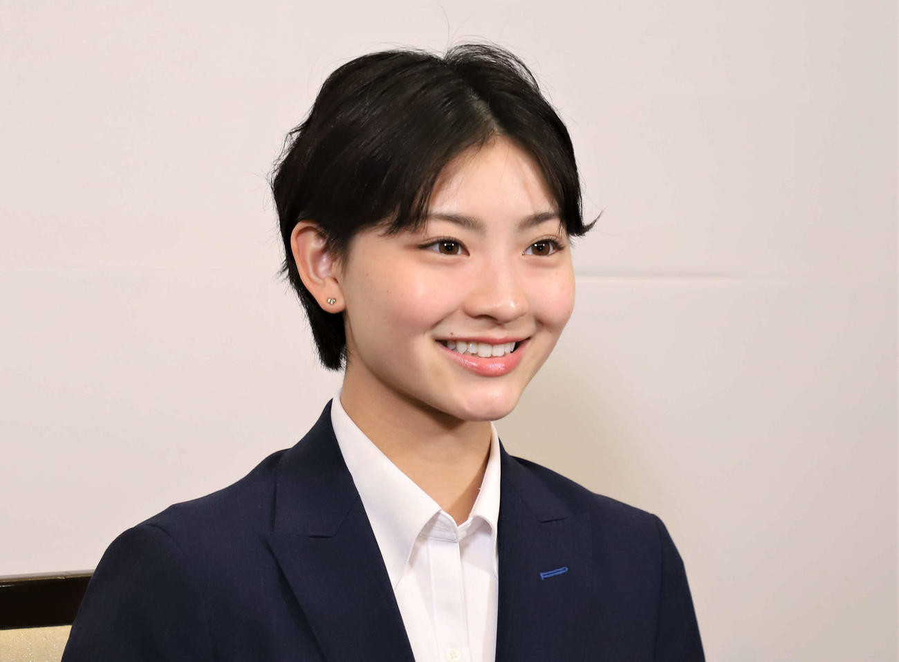 ヨネックススポーツ振興財団の「米山稔賞」表彰式前に取材に応じたバドミントン女子の宮崎（撮影・藤塚大輔）