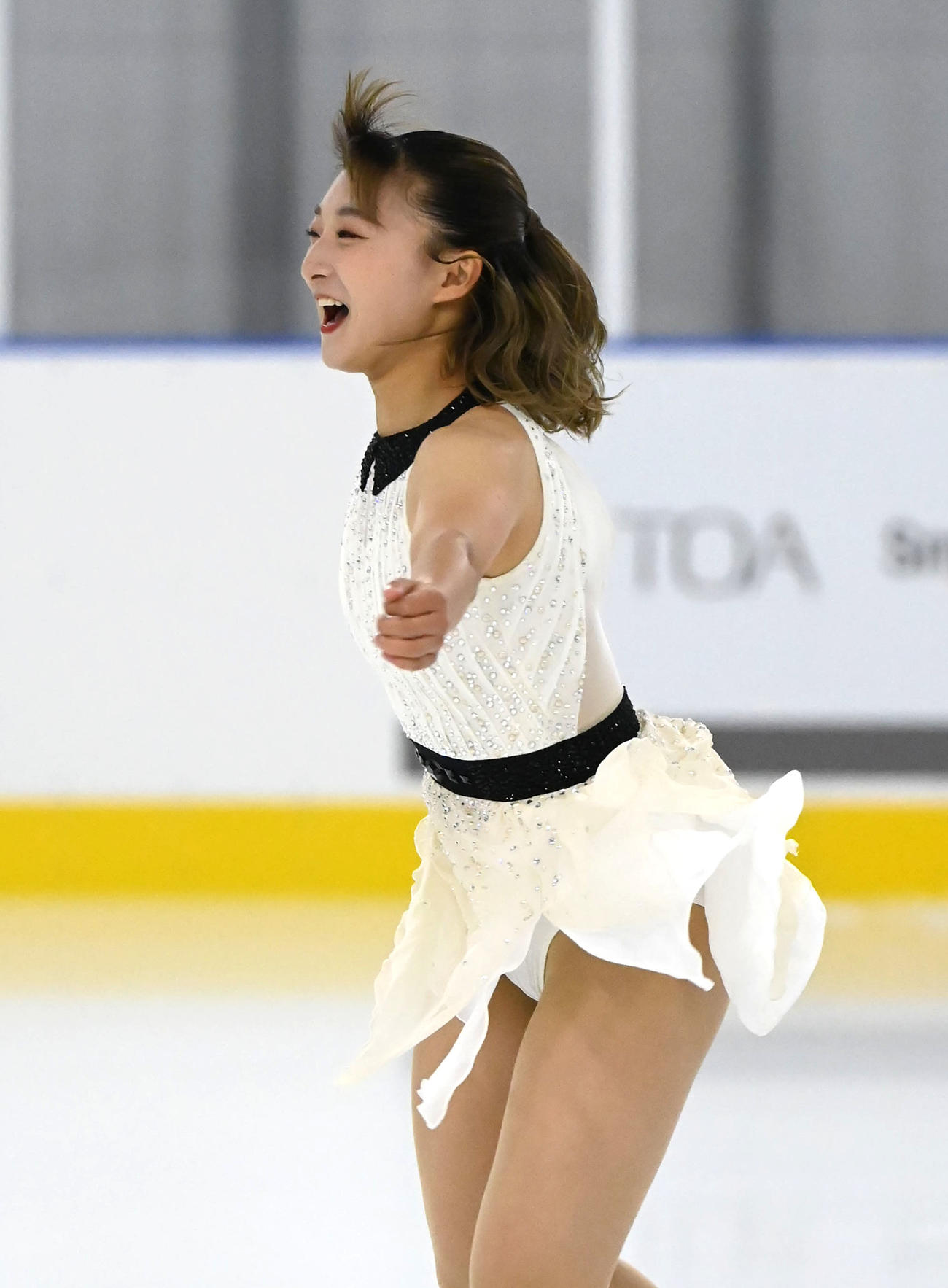 オープニングセレモニーでアイスショーをする坂本花織（撮影・石井愛子）