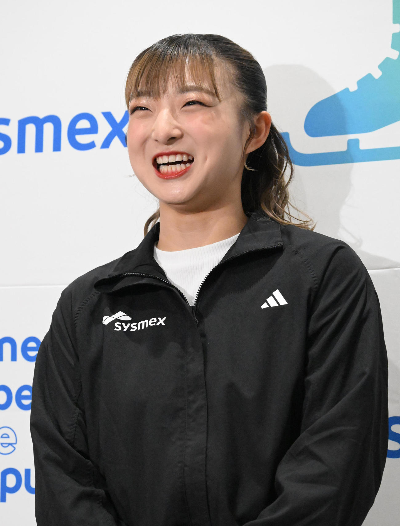 報道陣の質問に答える坂本花織（撮影・石井愛子）