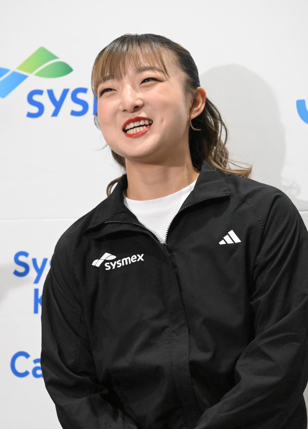 報道陣の質問に答える坂本花織（撮影・石井愛子）