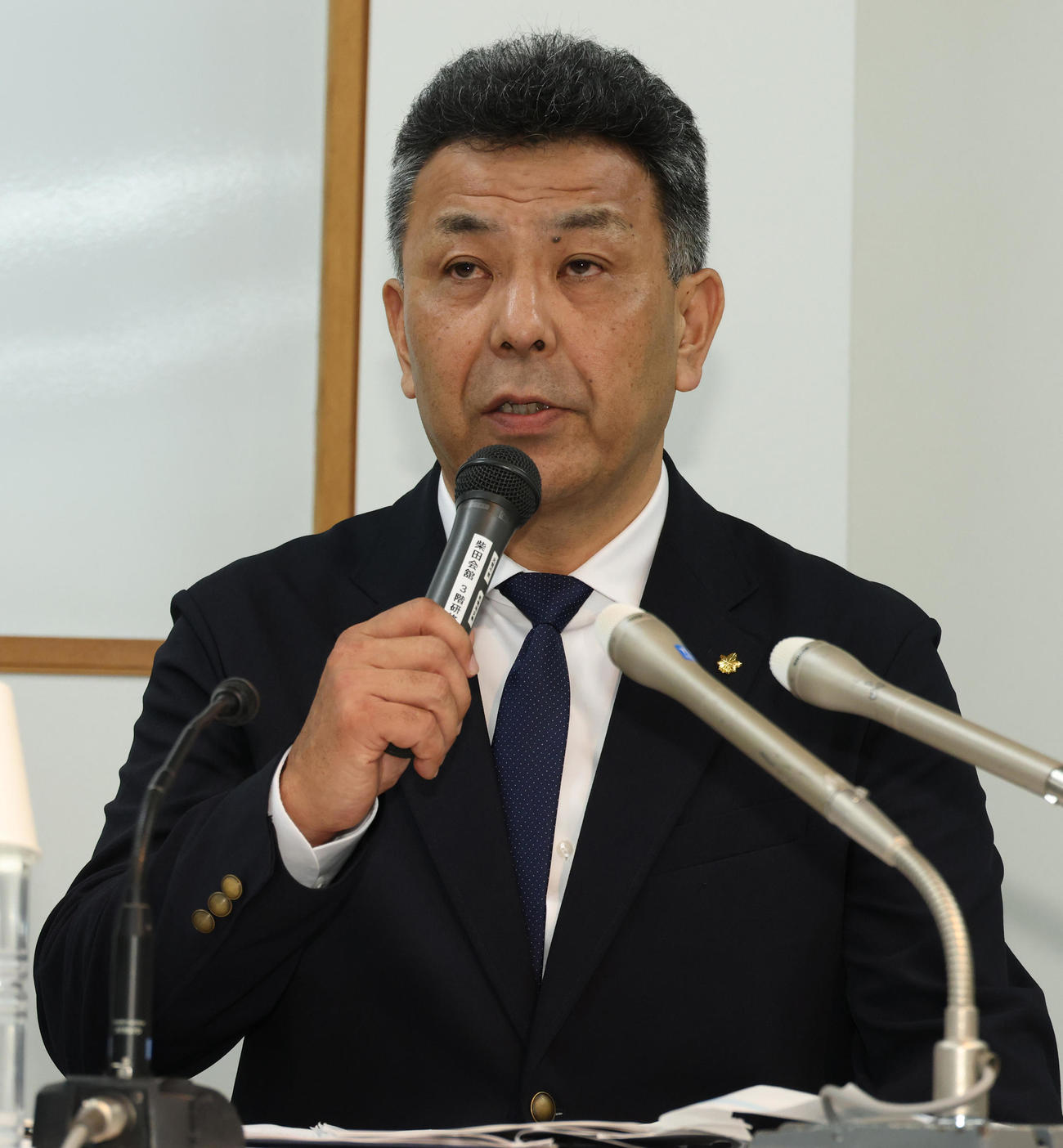 国士舘男子柔道部不祥事に関して会見する武井学生部長（撮影・中島郁夫）