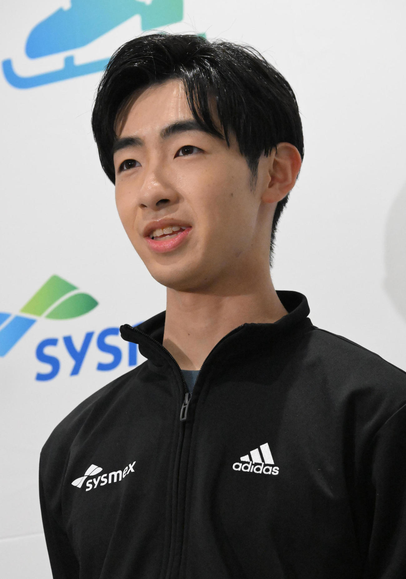 報道陣の質問に答える壷井達也（撮影・石井愛子）