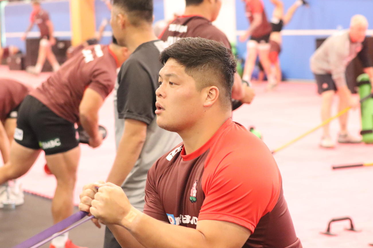 21日の練習で汗を流す日本代表プロップ小林賢太（C）JRFU