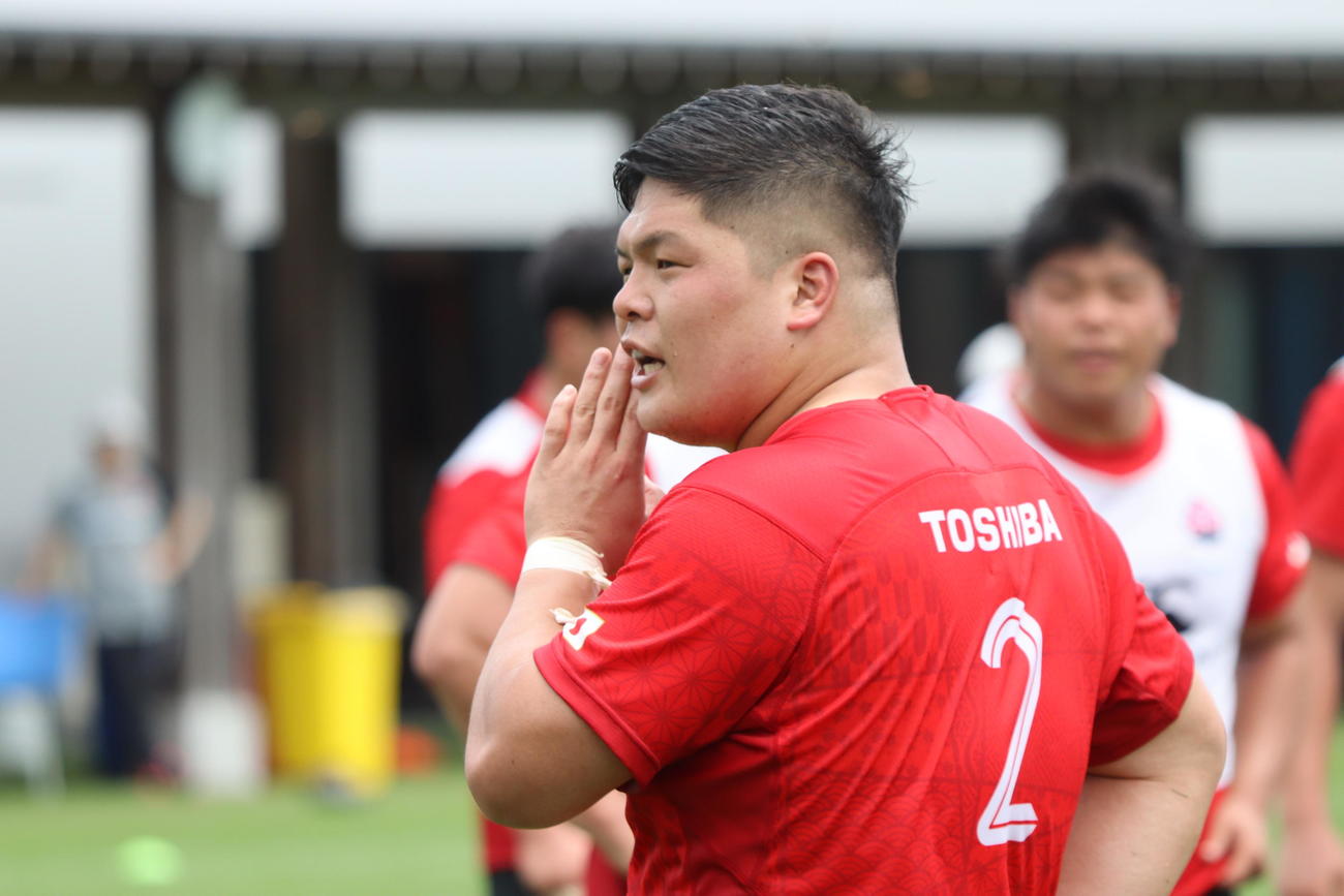 18日の練習で汗を流す日本代表プロップ小林賢太（C）JRFU