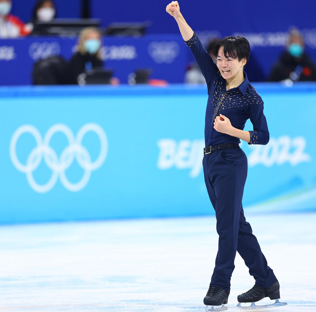 22年2月、北京五輪フィギュアスケート男子SPで演技を終えガッツポーズする鍵山