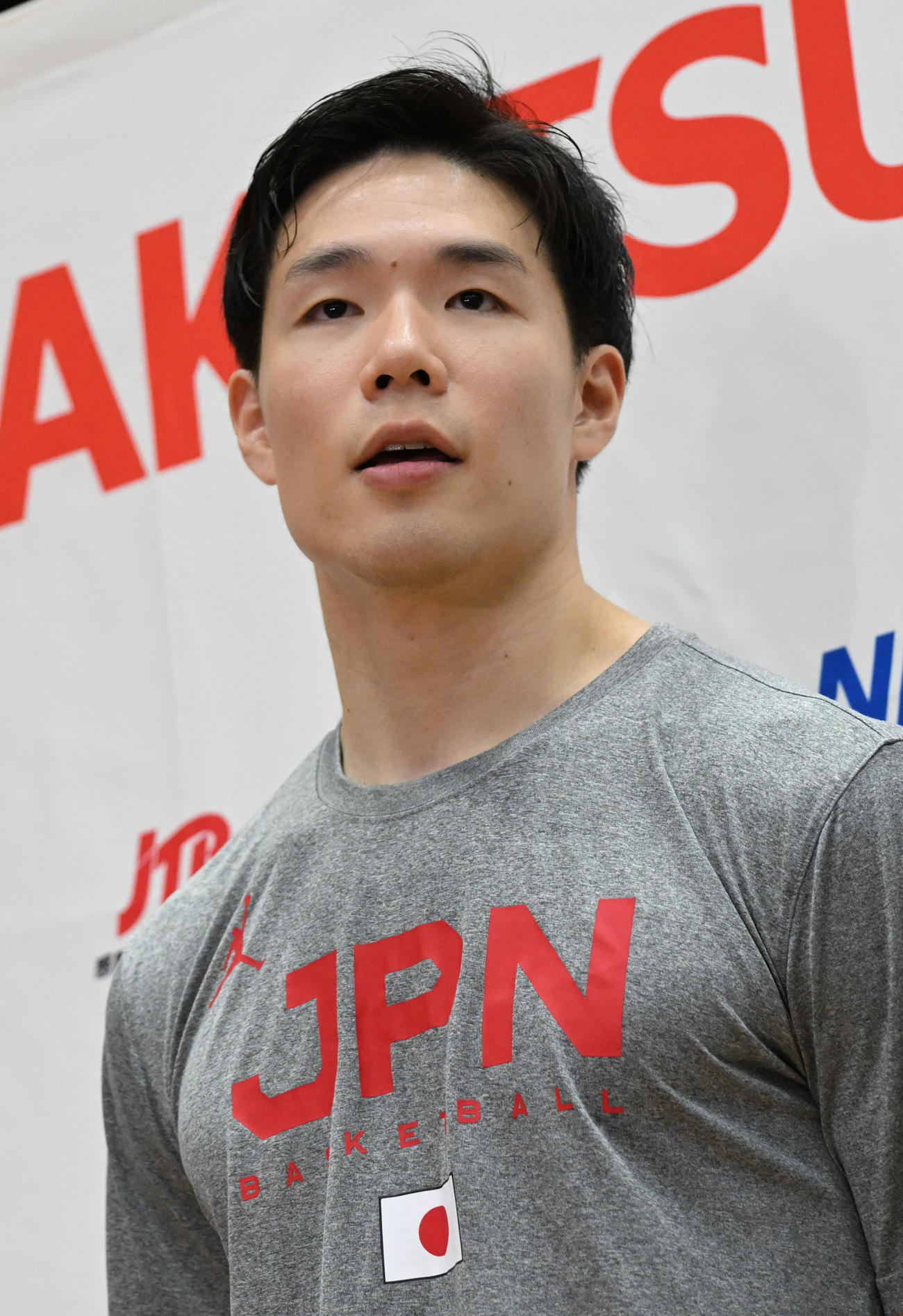 公開練習を終え、取材対応する馬場（撮影・千葉一成）