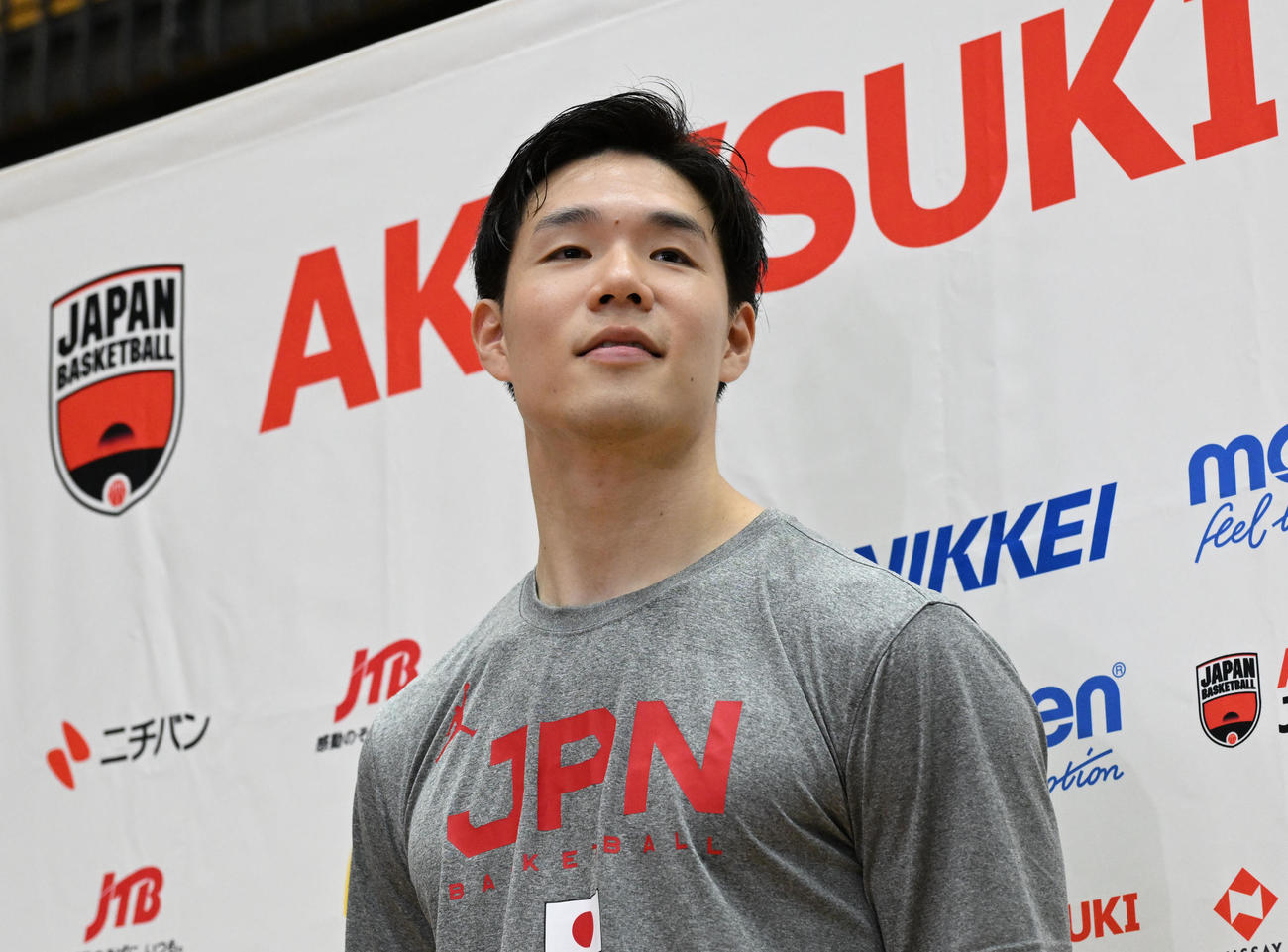 公開練習を終え、取材対応する馬場（撮影・千葉一成）