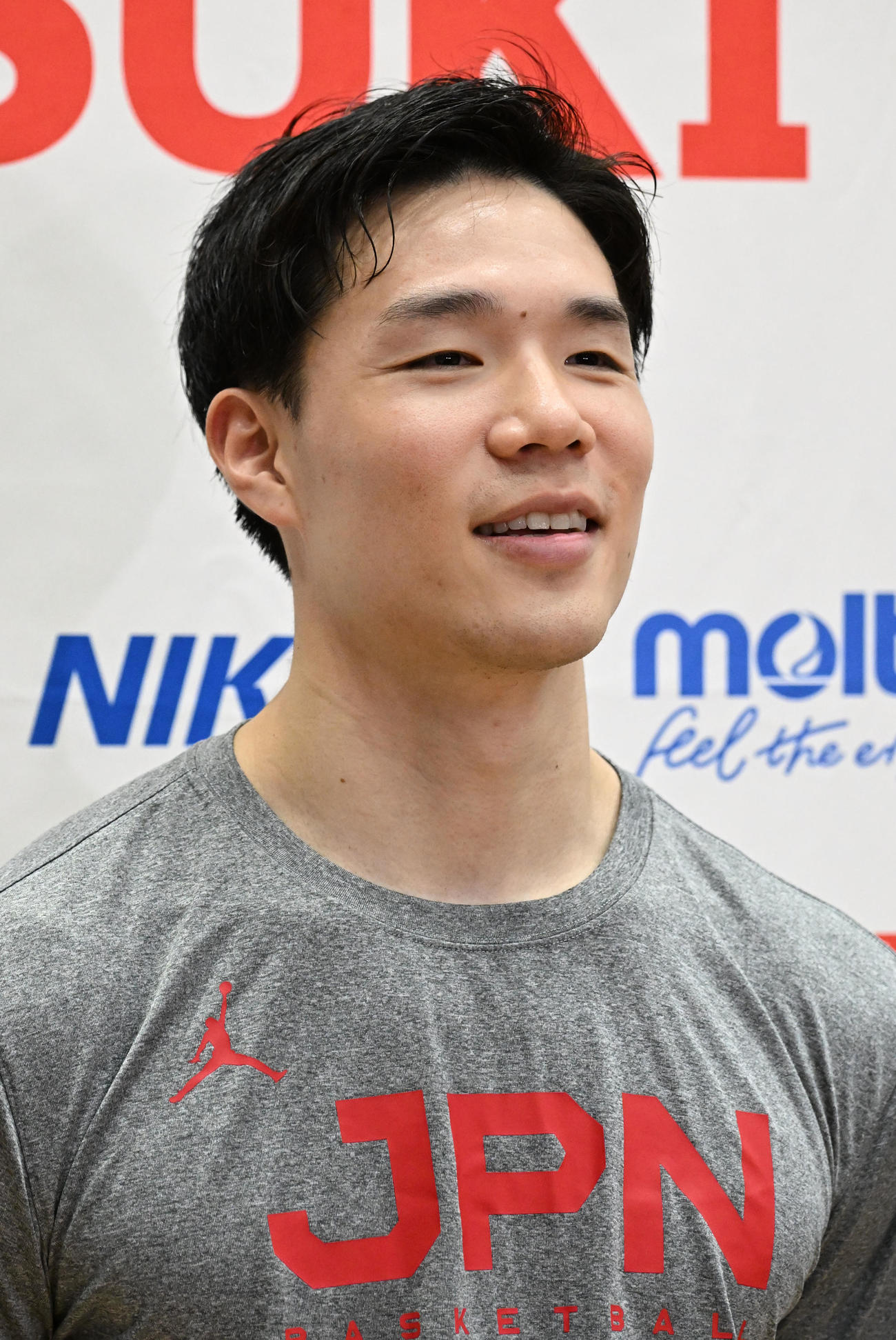 公開練習を終え、取材対応する馬場（撮影・千葉一成）