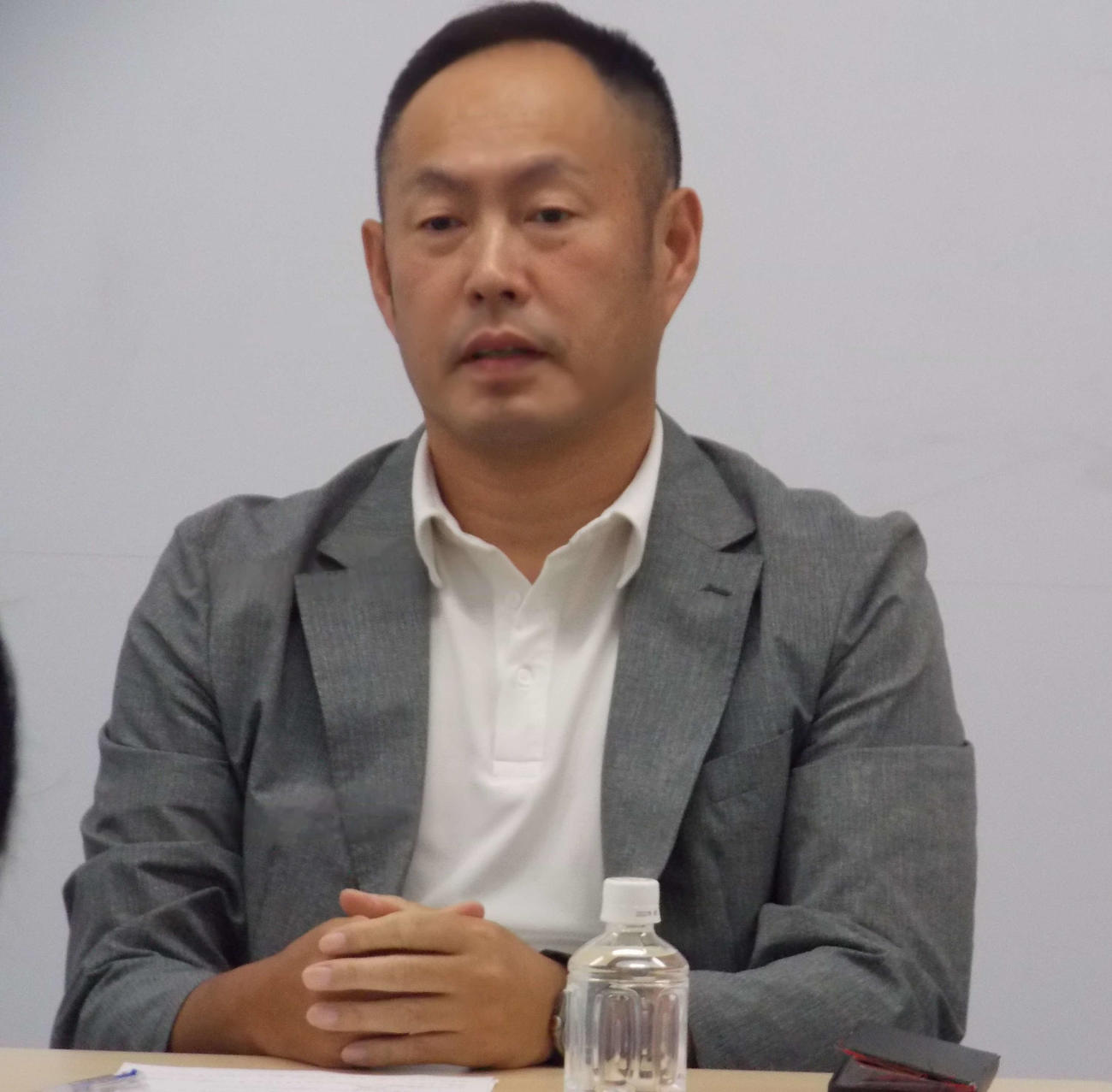 6月末での技術委員長退任を前に思いを語る東野智弥氏（撮影・松本航）