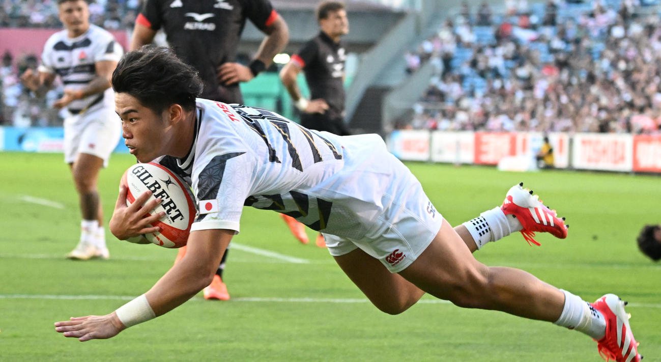 JAPAN XV対マオリ・オールブラッス　前半、この試合2度目のトライを決める植田（撮影・千葉一成）