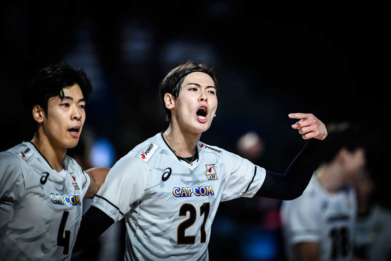 得点を喜ぶ永露（右）（C）FIVB　　　　　　　　　　　　　　　　　　　　