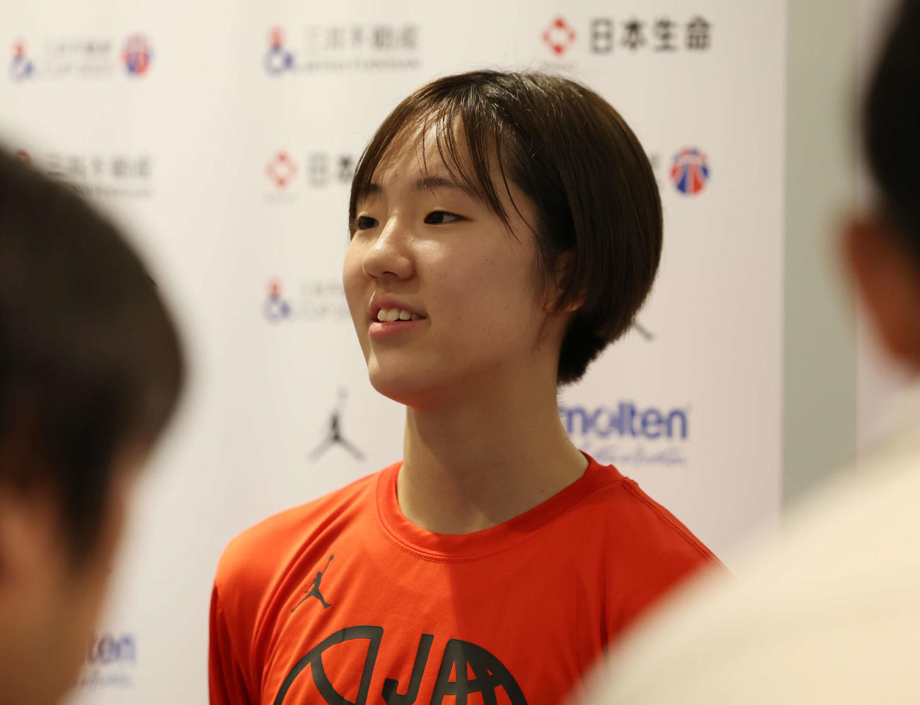 前日公開練習後、取材に応じる田中（撮影・増田悦実）